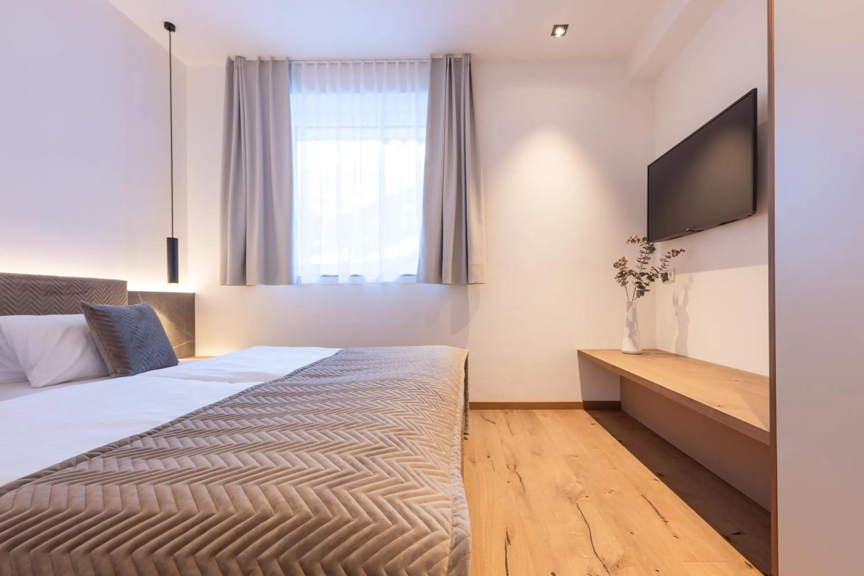 Bed in Max Mountain Apartments