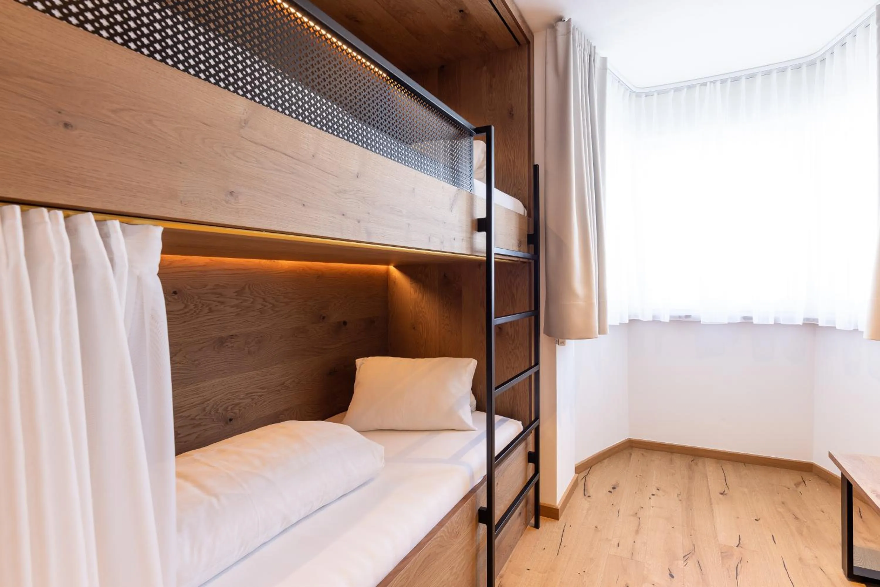 bunk bed, Bed in Max Mountain Apartments