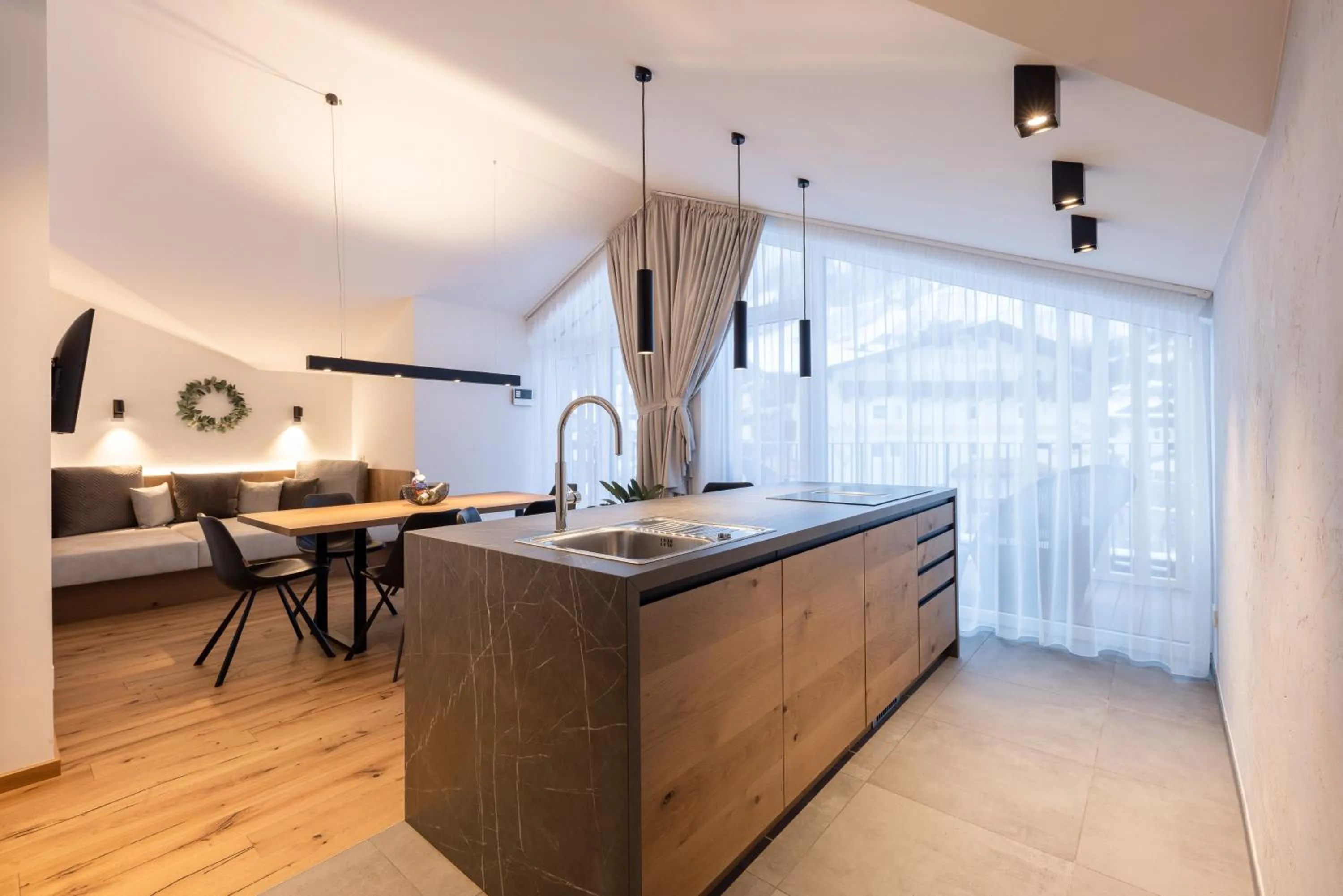 Kitchen or kitchenette in Max Mountain Apartments