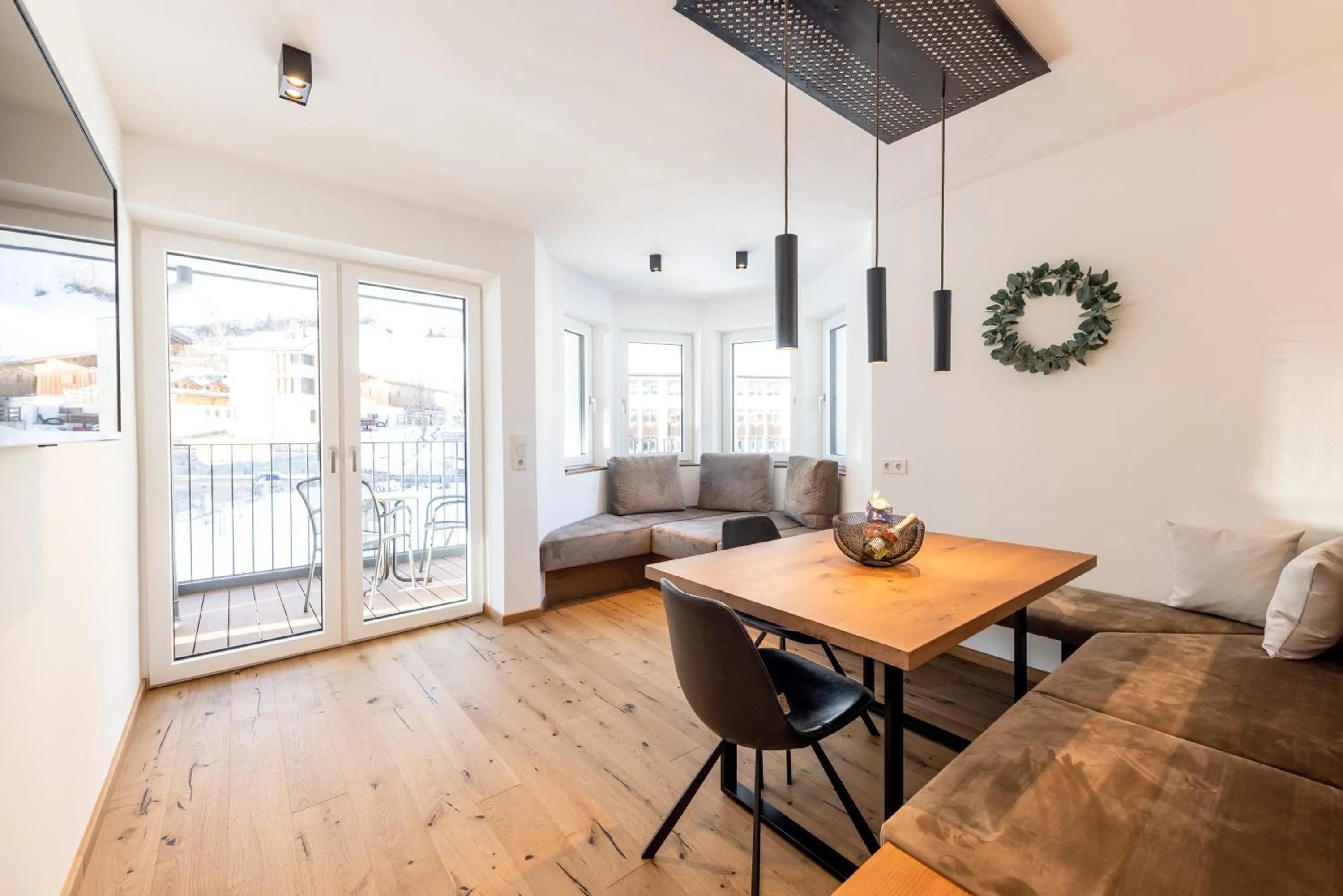 Dining area in Max Mountain Apartments