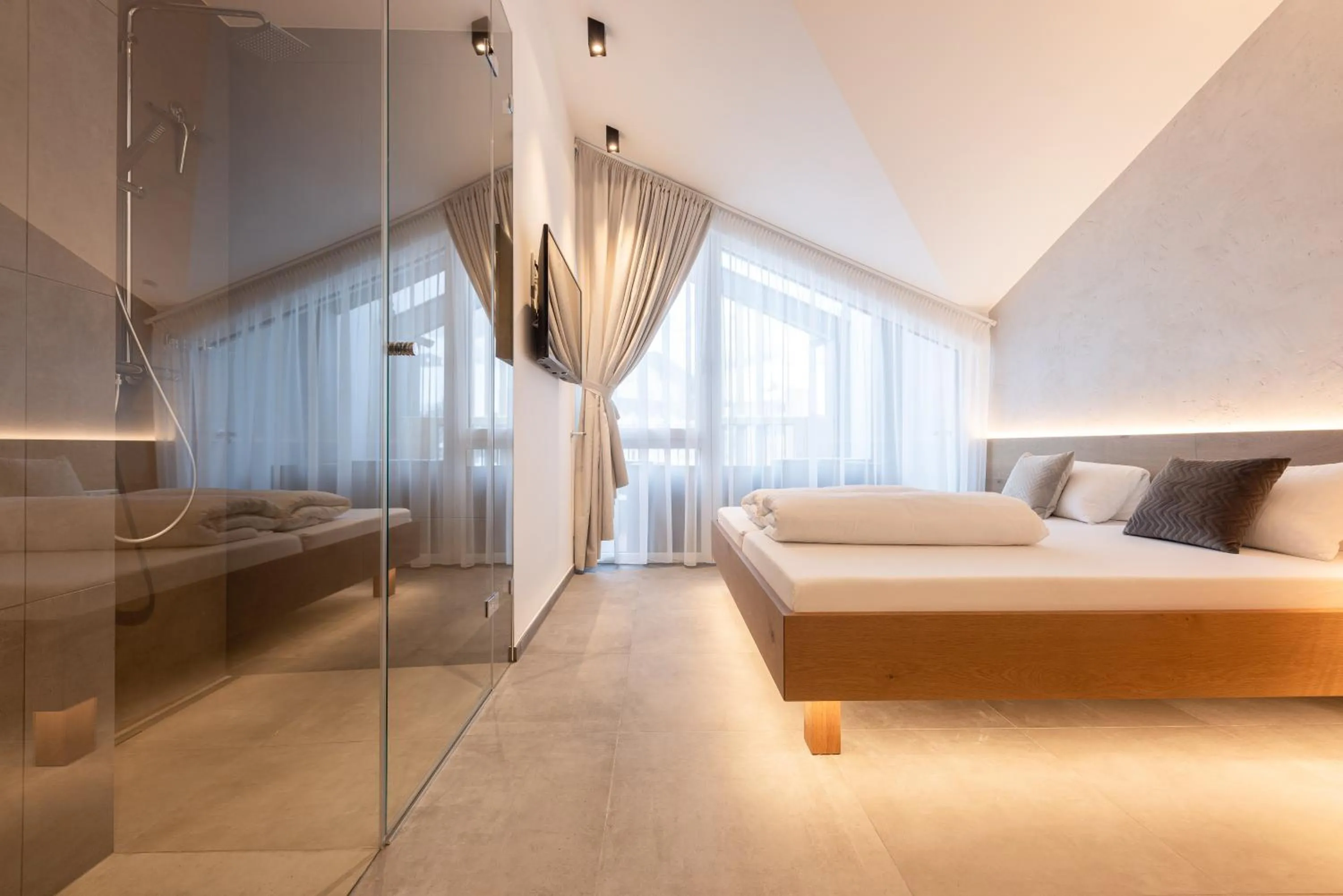 Bed in Max Mountain Apartments