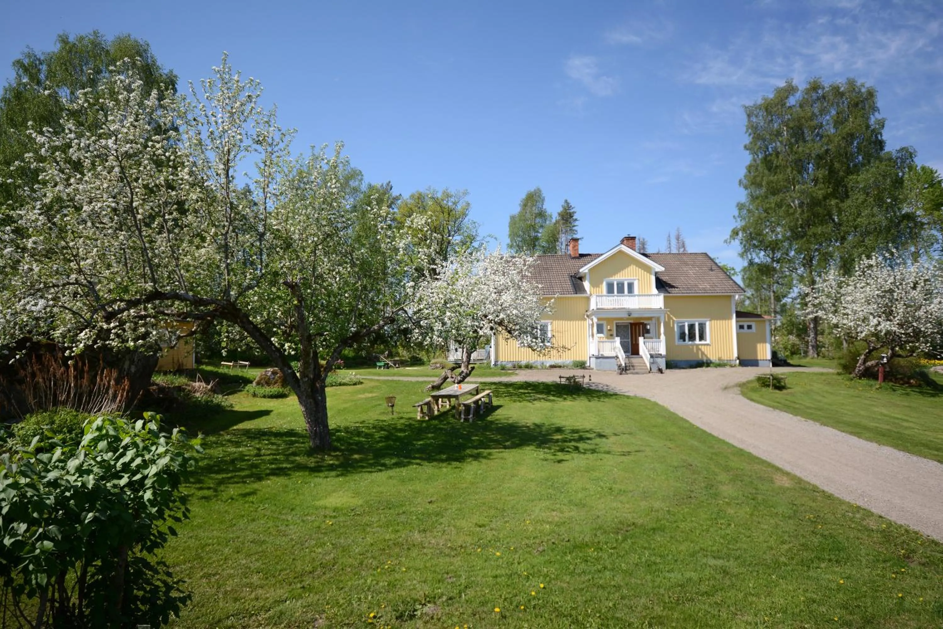Property building in Eden's Garden Cottages