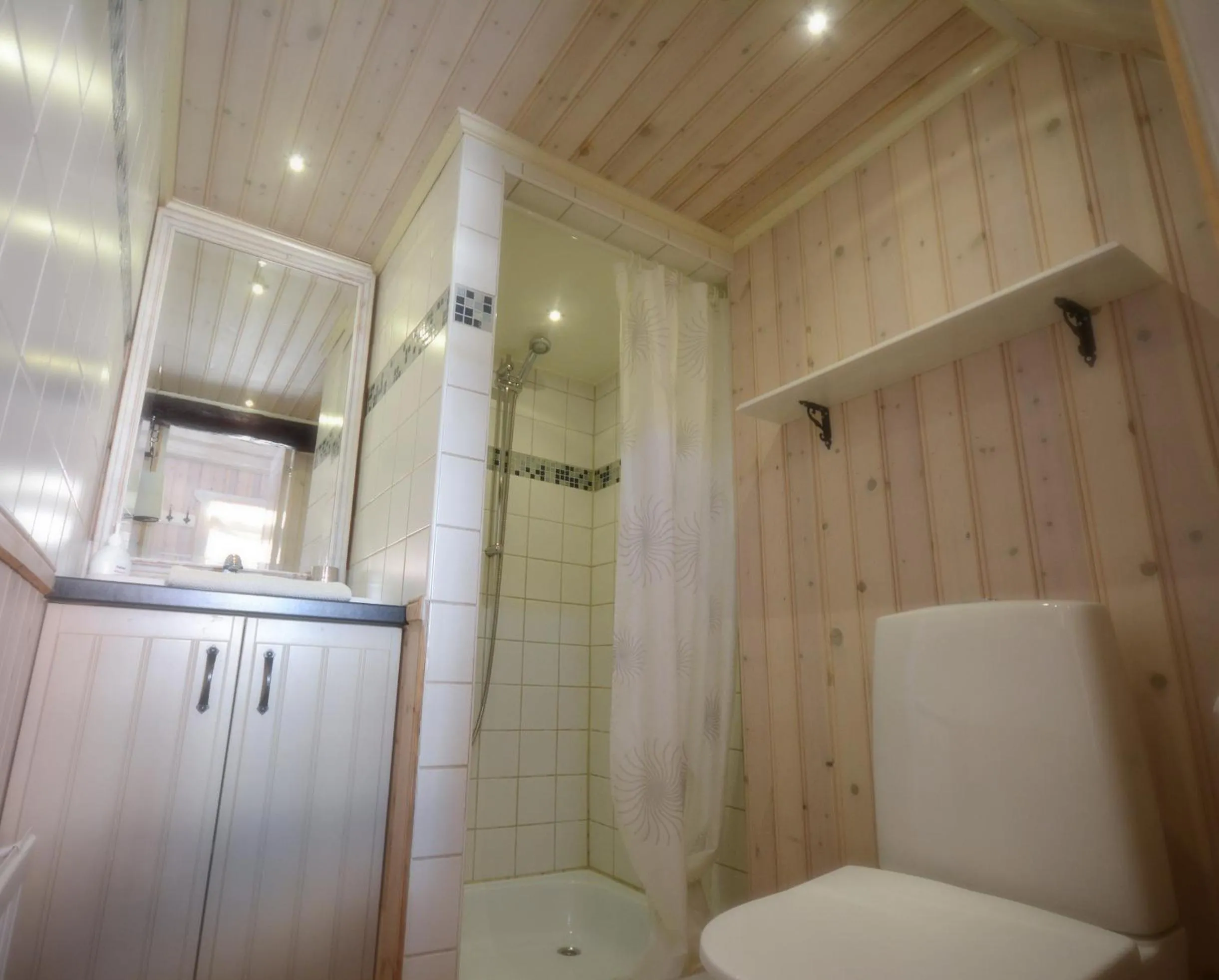 Shower in Eden's Garden Cottages