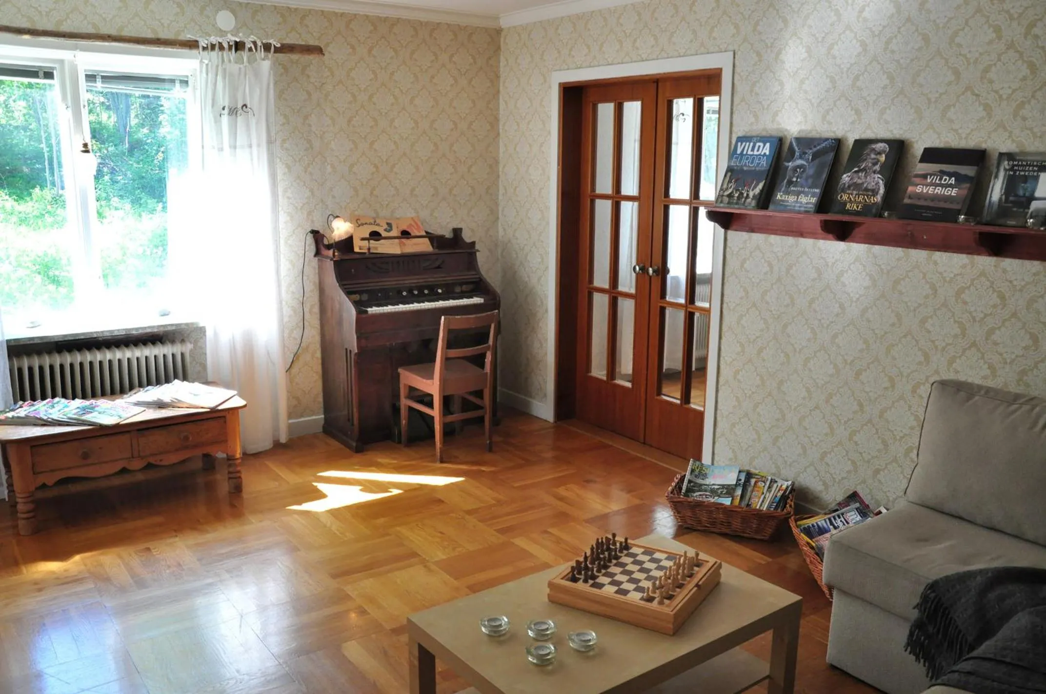 Library in Eden's Garden Cottages