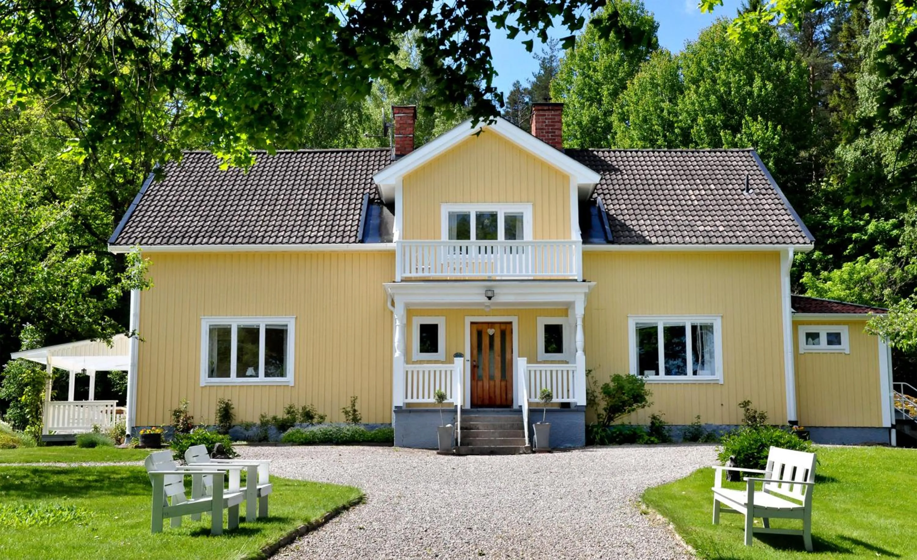 Property building in Eden's Garden Cottages