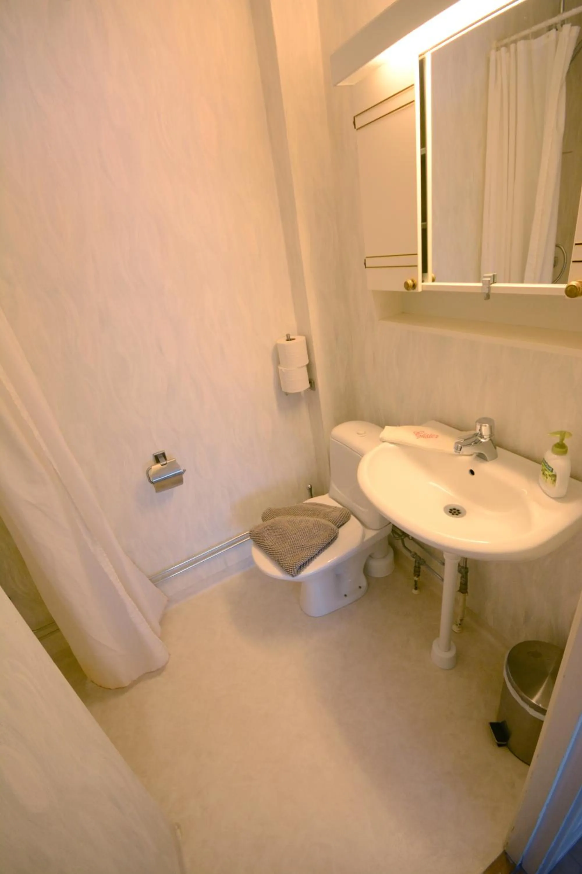 Bathroom in Eden's Garden Cottages