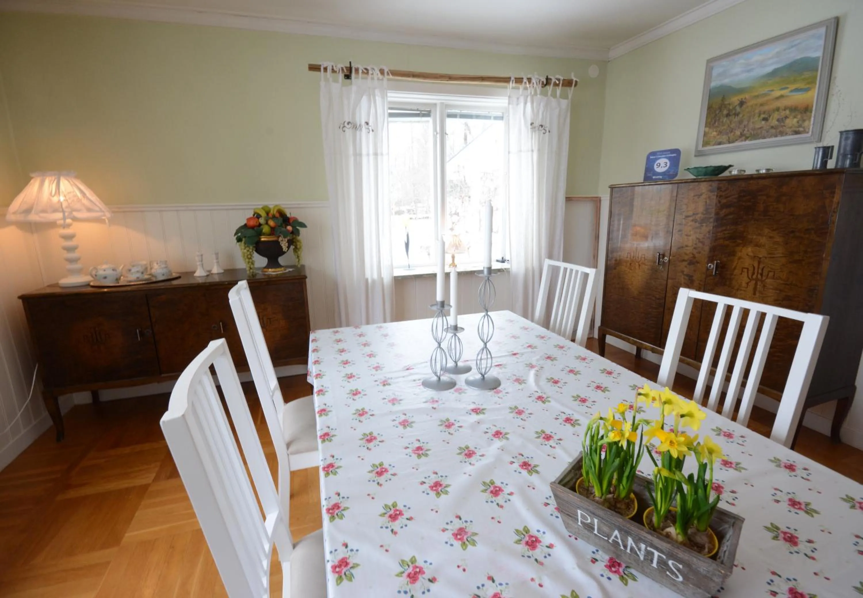Dining area in Eden's Garden Cottages