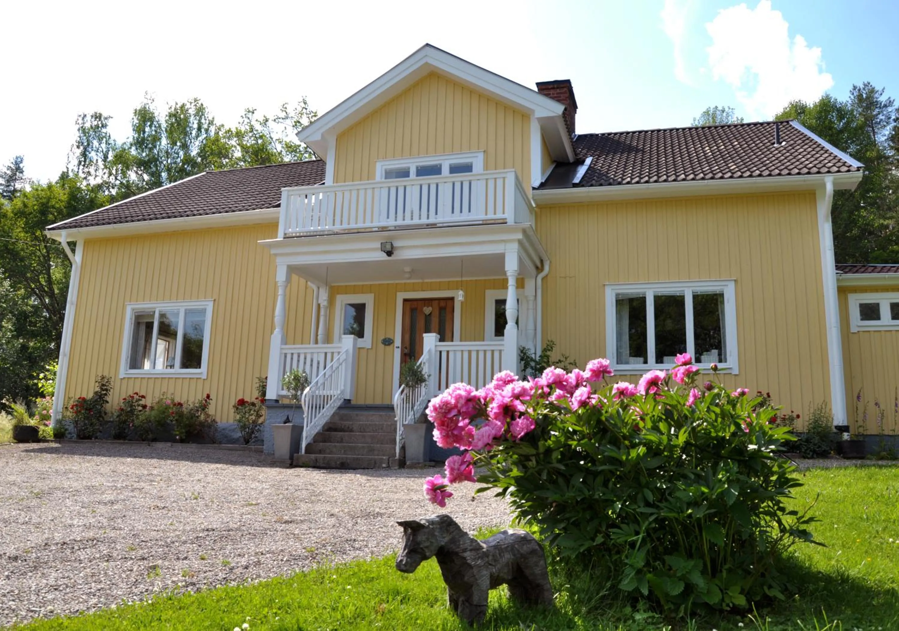 Property building in Eden's Garden Cottages