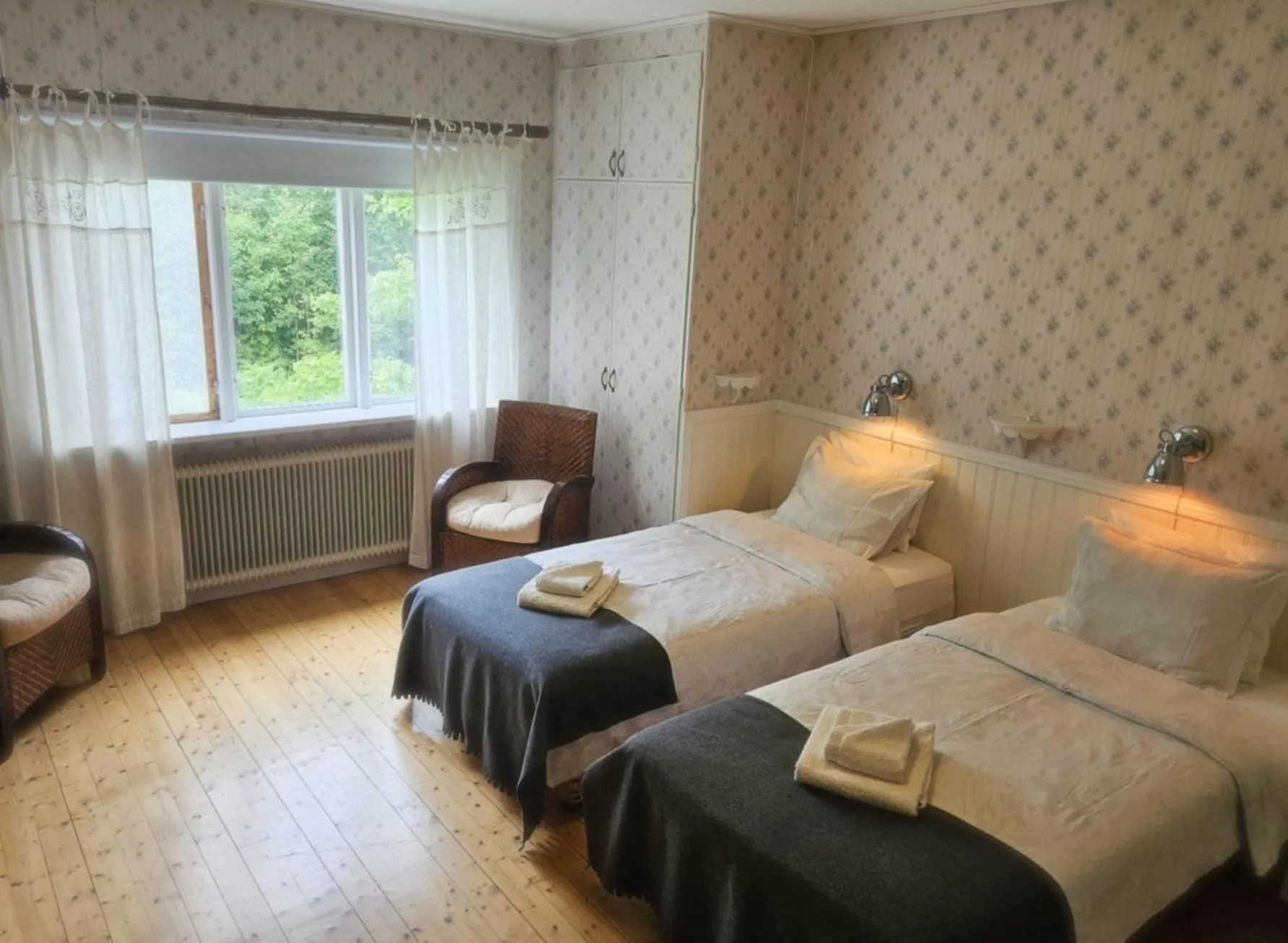 Bedroom, Bed in Eden's Garden Cottages