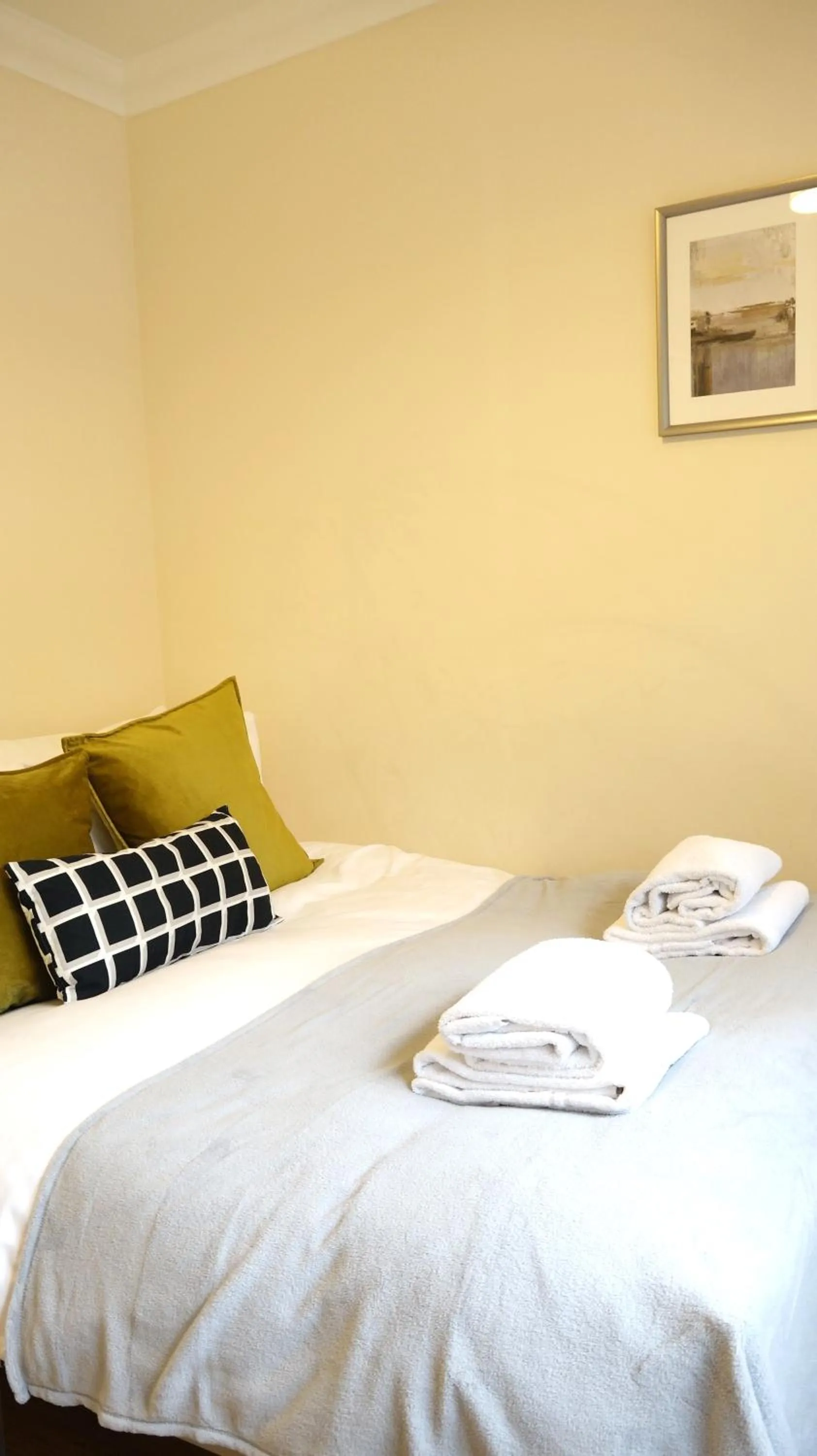Bedroom, Bed in Heathrow Ensuite Rooms- Auto check in