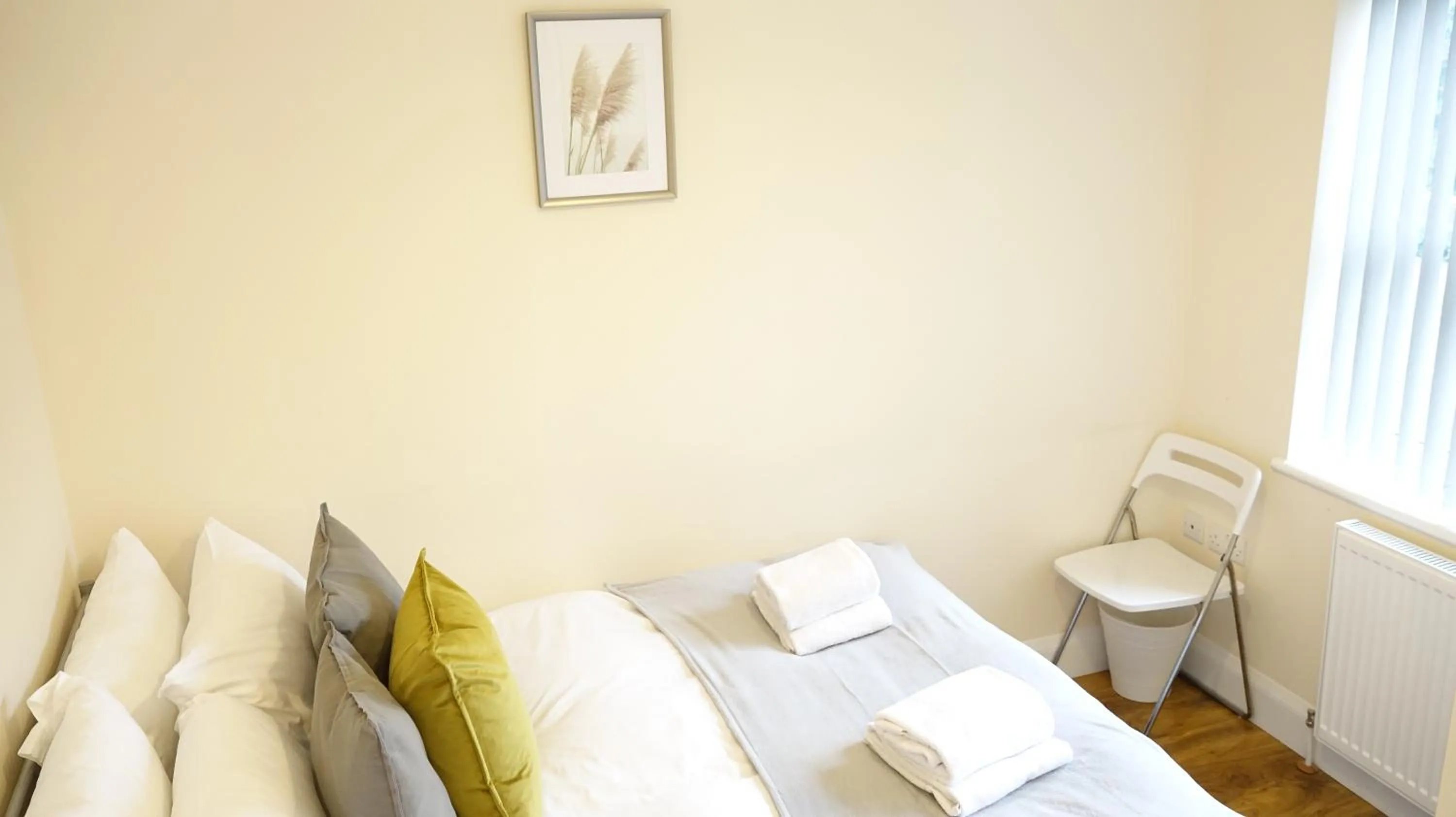 Bedroom, Bed in Heathrow Ensuite Rooms- Auto check in