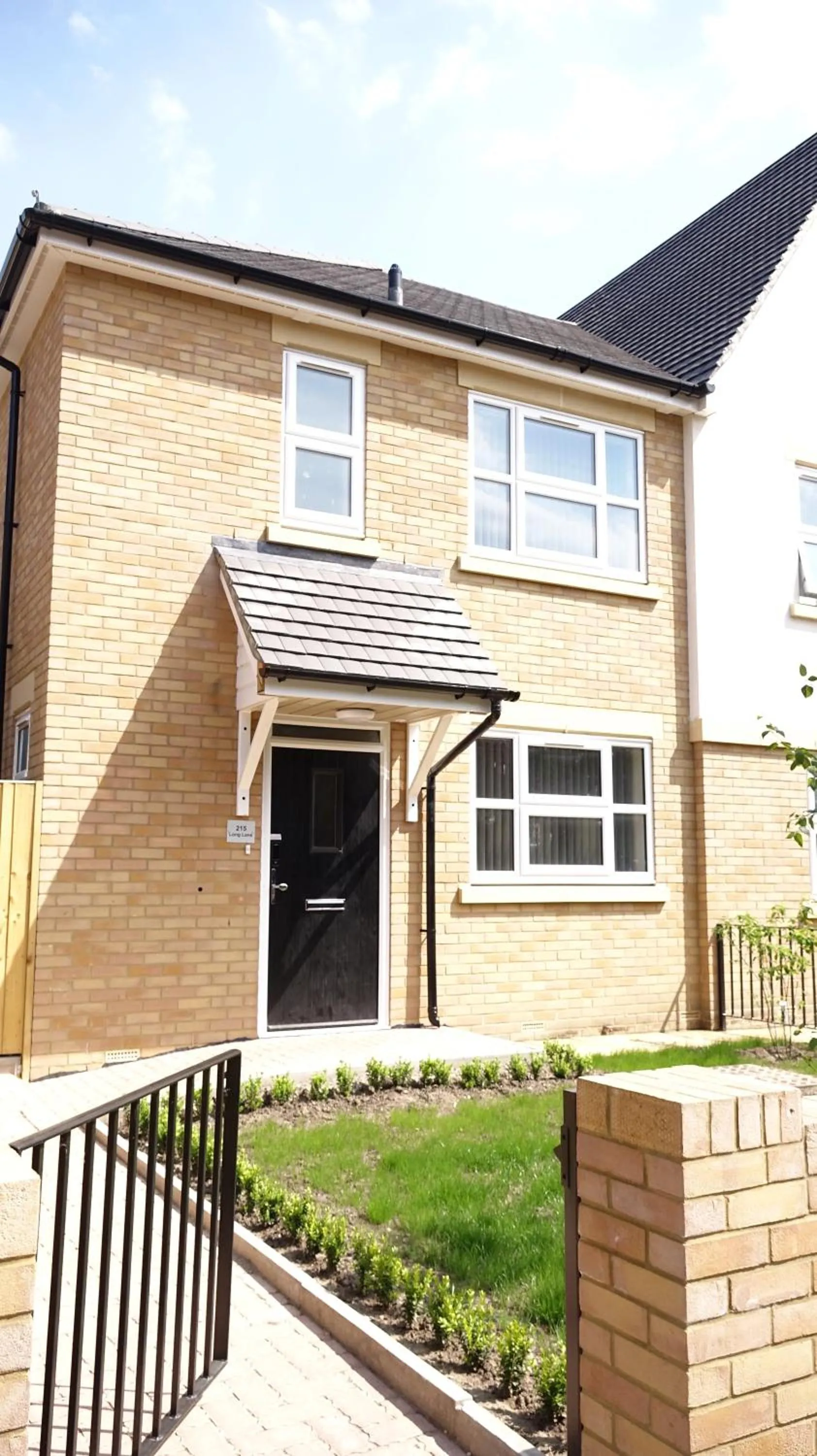 Facade/entrance in Heathrow Ensuite Rooms- Auto check in