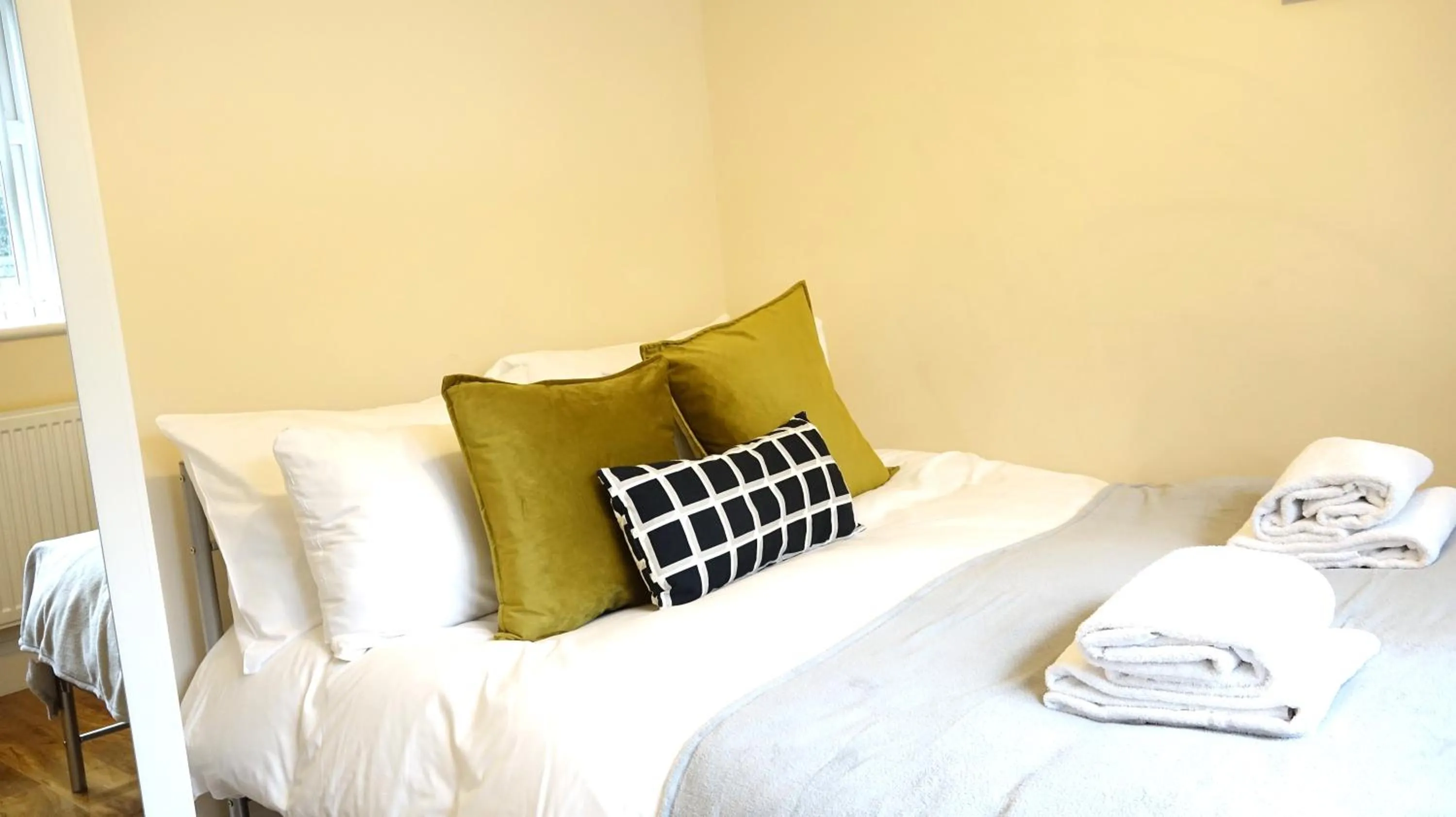 Bedroom, Bed in Heathrow Ensuite Rooms- Auto check in