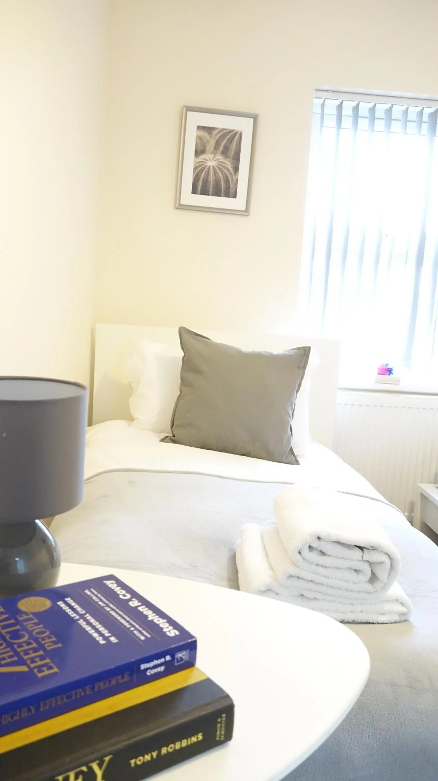 Bedroom, Bed in Heathrow Ensuite Rooms- Auto check in