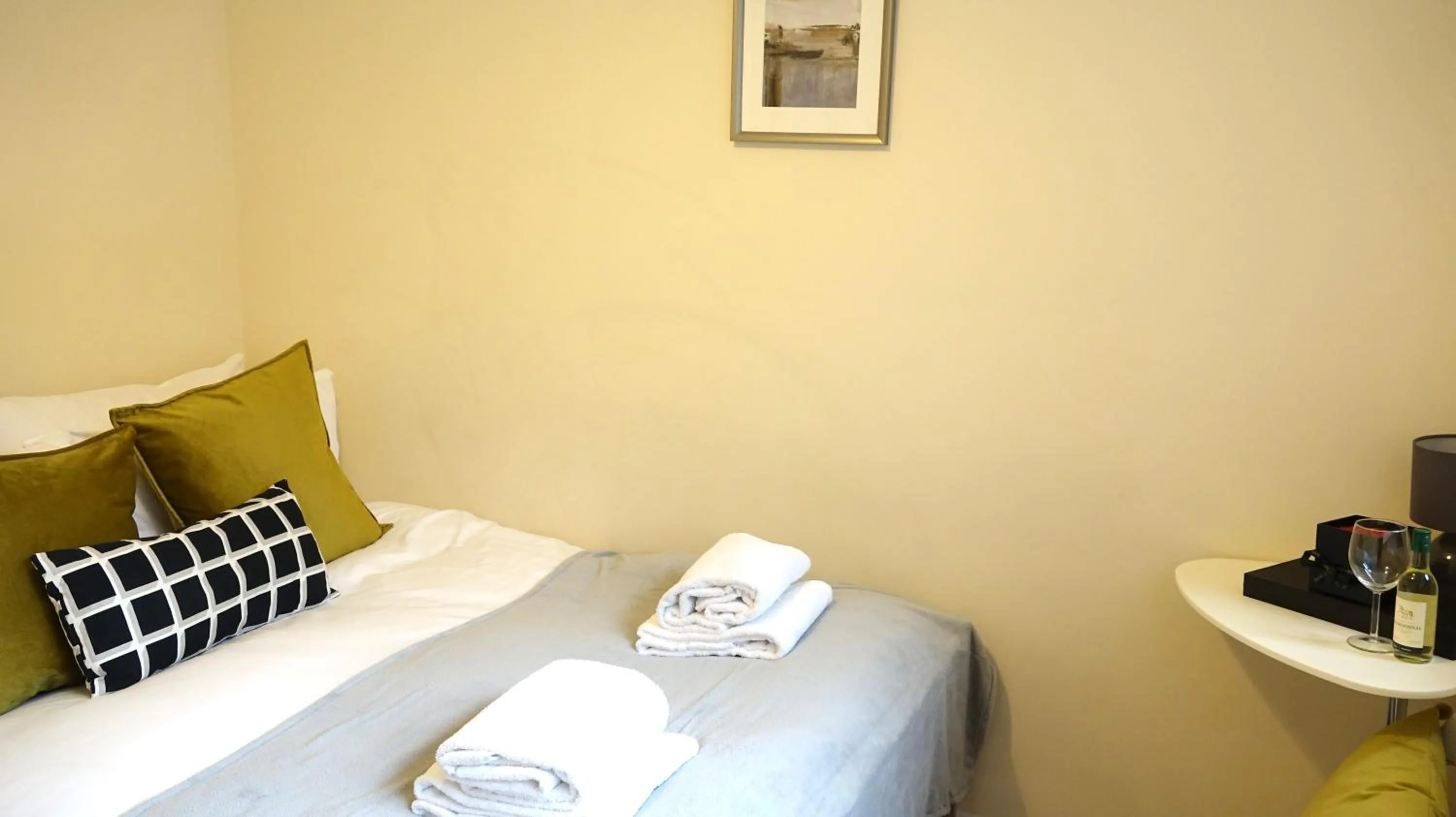 Bedroom, Bed in Heathrow Ensuite Rooms- Auto check in