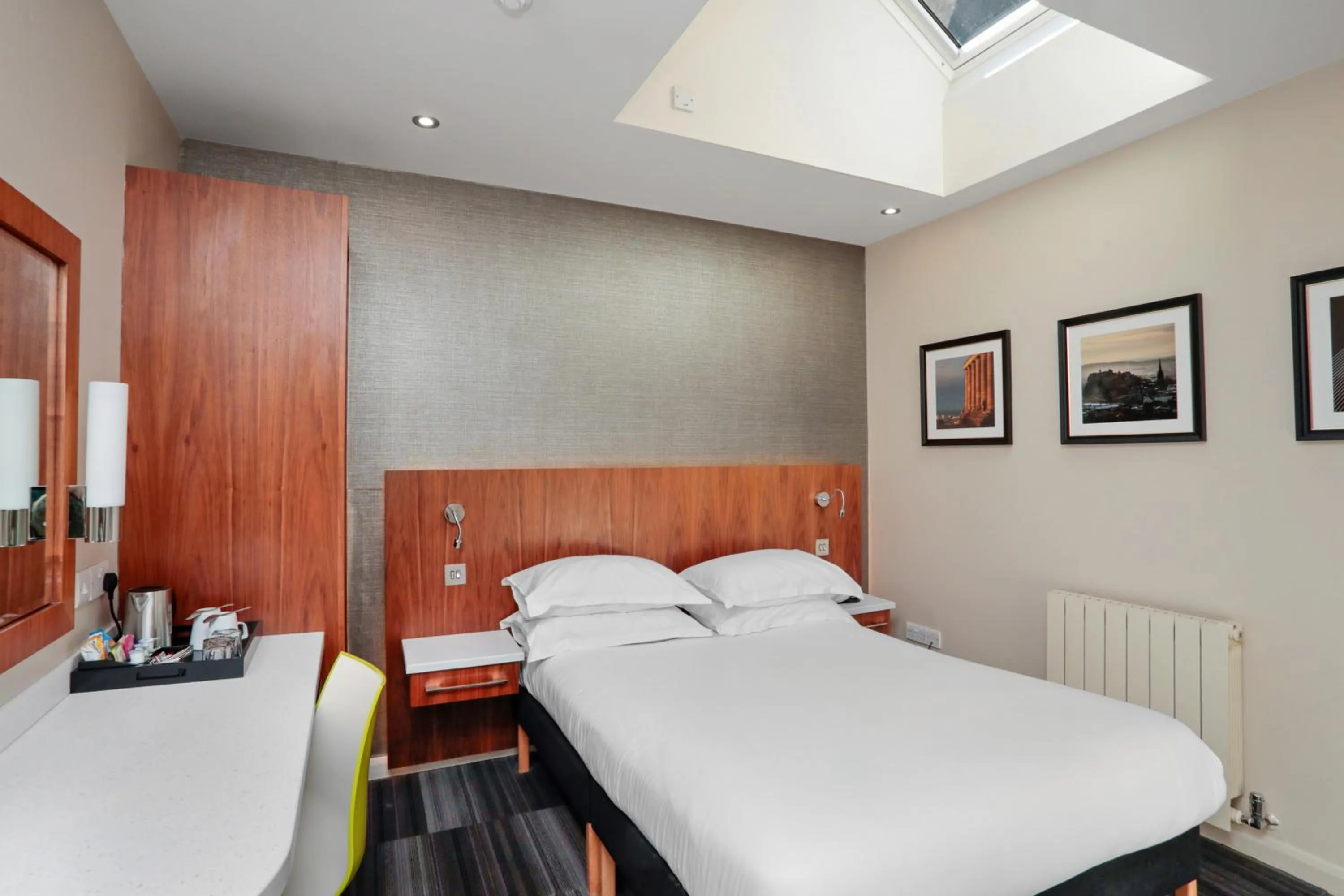 Bed in The Place Hotel