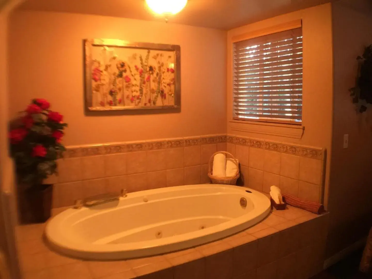 Deluxe King Room in Giant Oaks Lodge Deluxe King Room in Giant Oaks Lodge