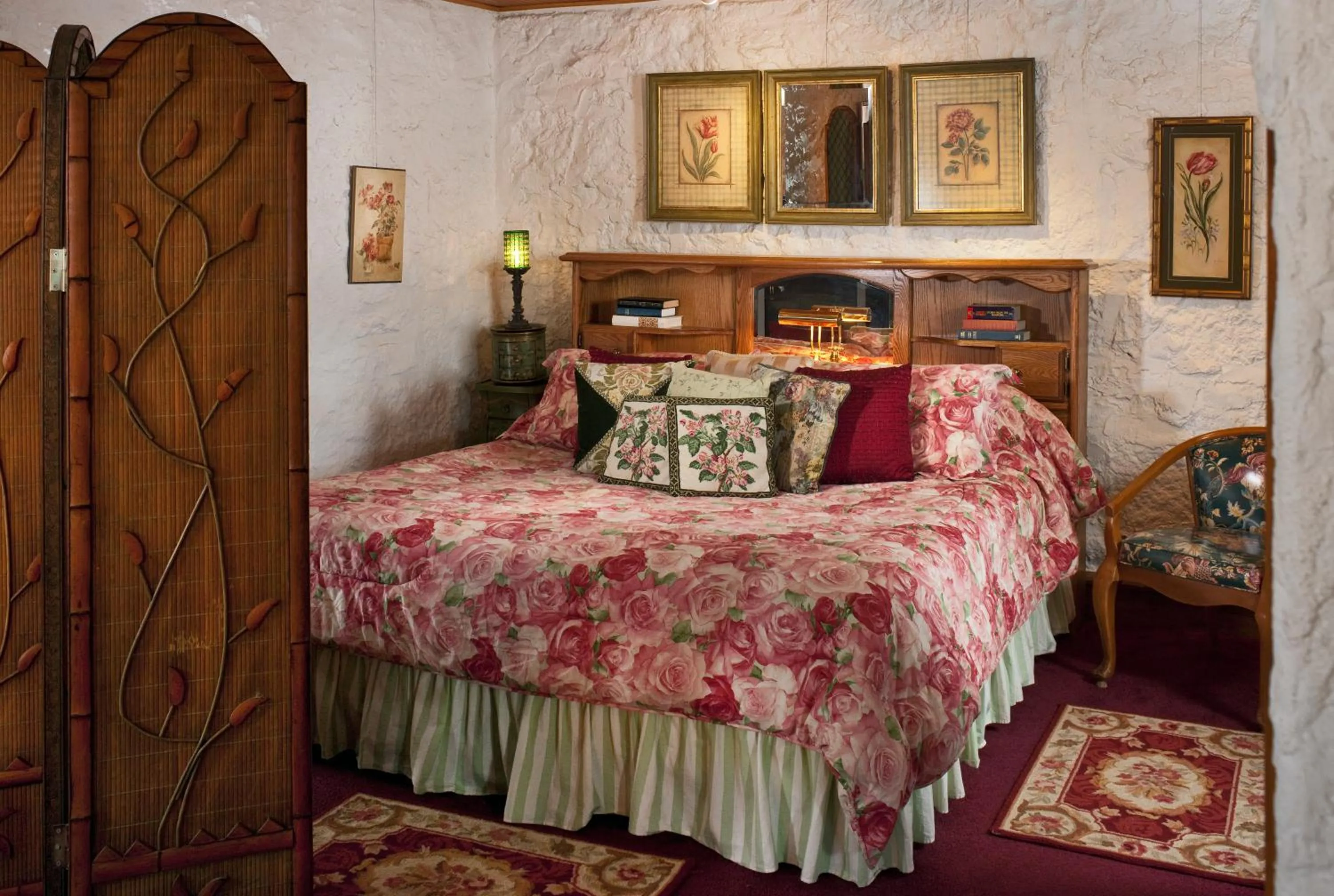 Bed in Cliff Cottage Inn, Downtown Bed & Breakfast