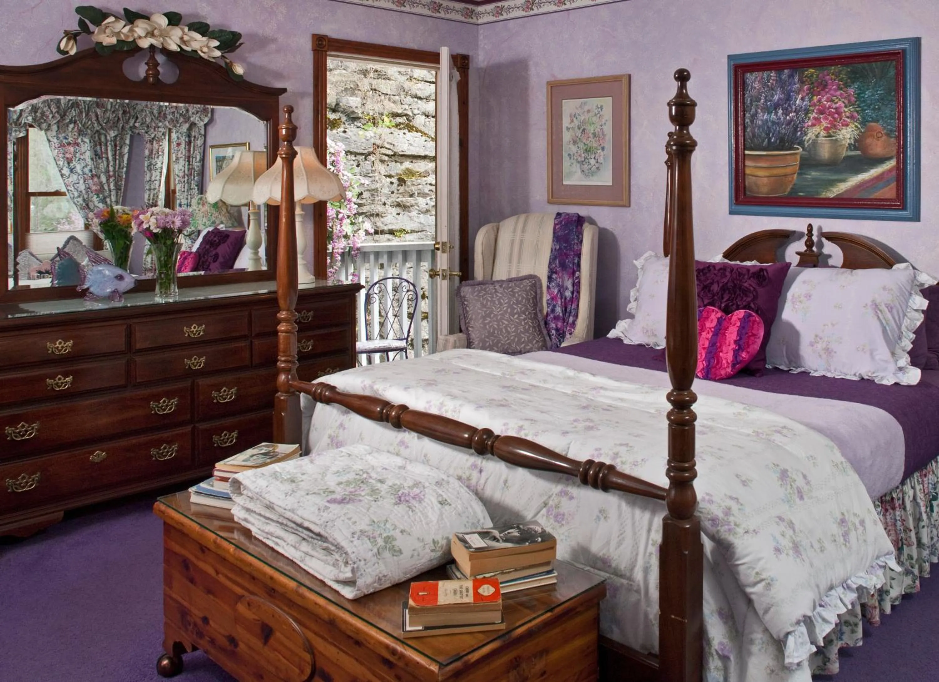 Bed in Cliff Cottage Inn, Downtown Bed & Breakfast