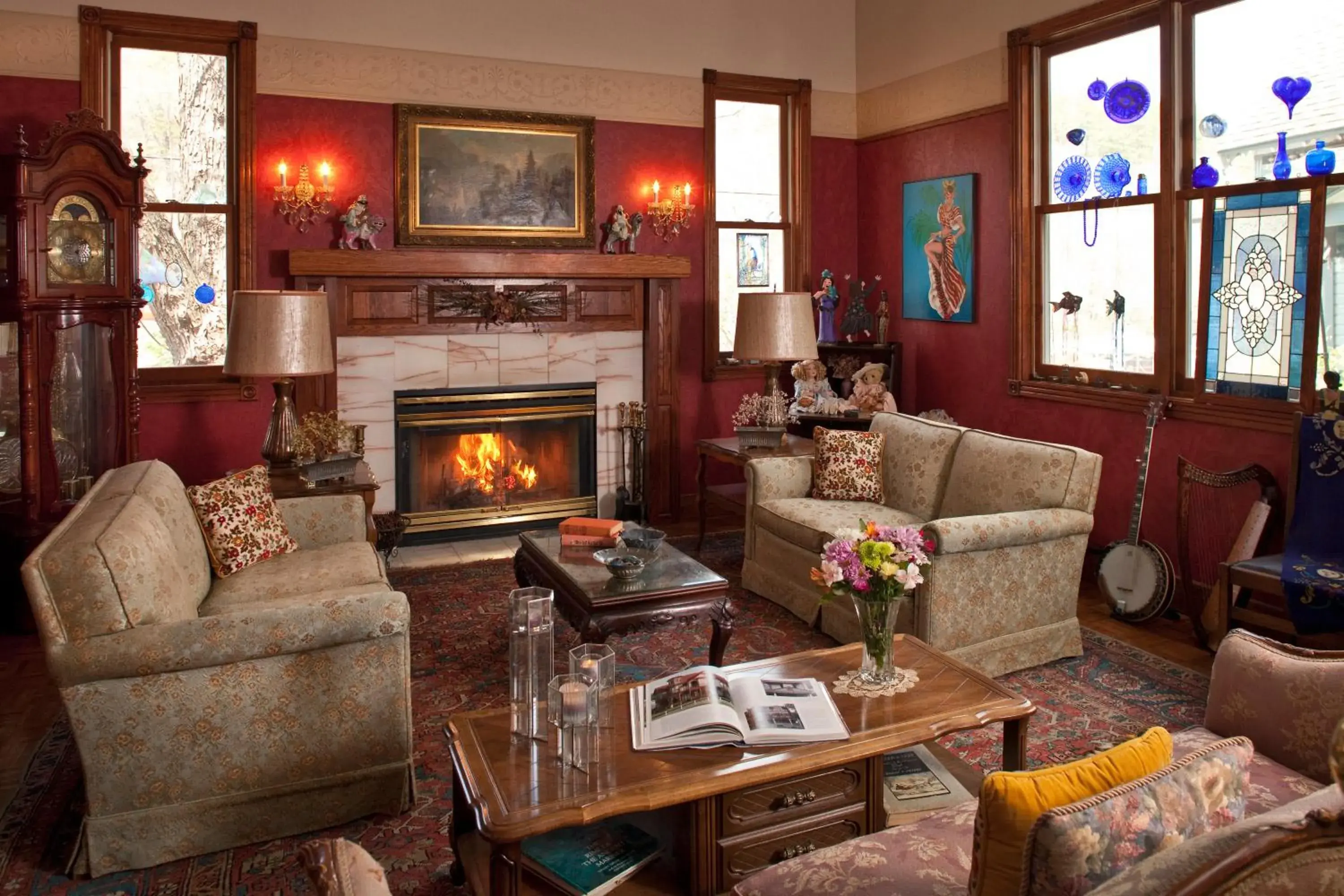 Living room in Cliff Cottage Inn, Downtown Bed & Breakfast Living room in Cliff Cottage Inn, Downtown Bed & Breakfast