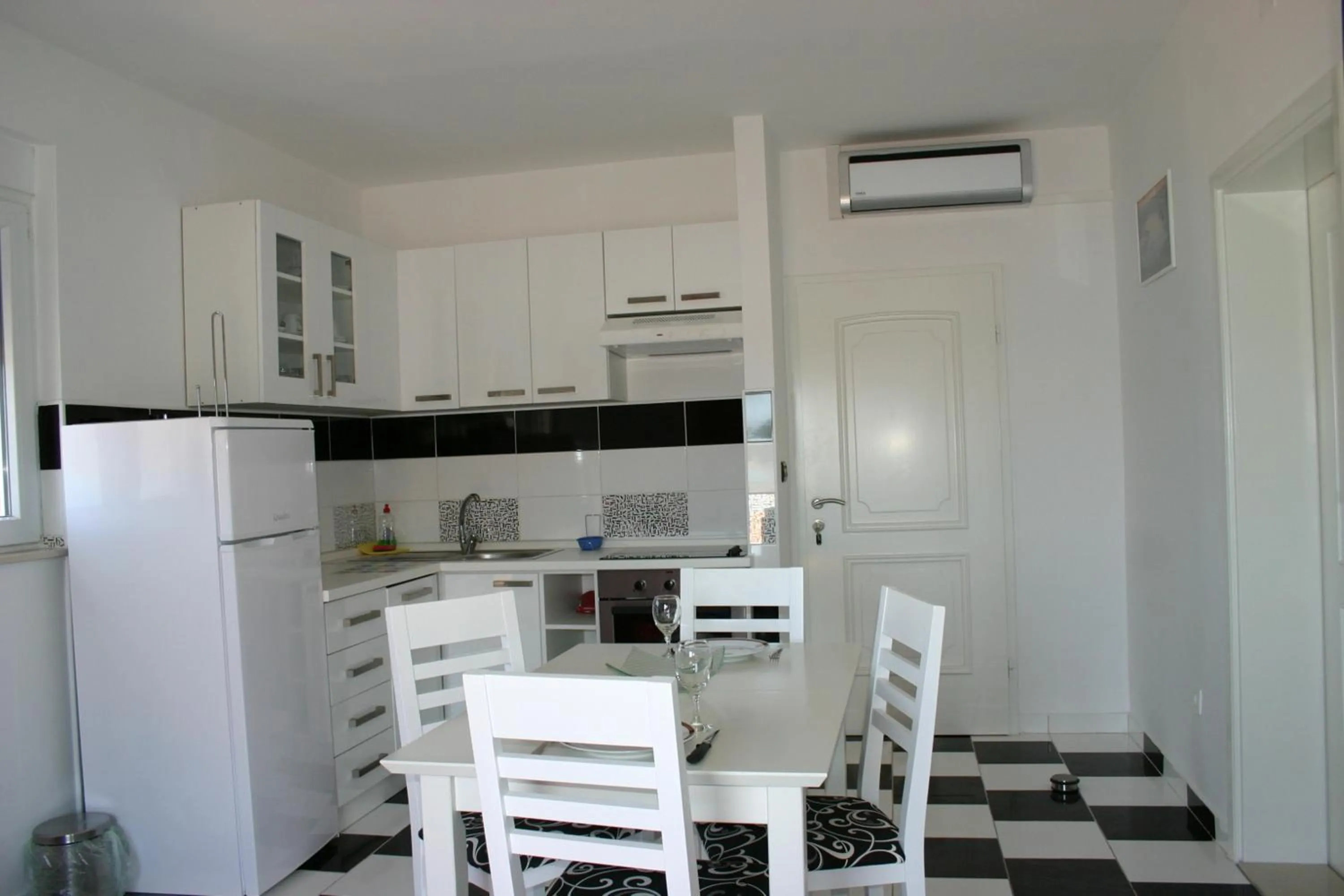 Kitchen or kitchenette in Villa Stegic