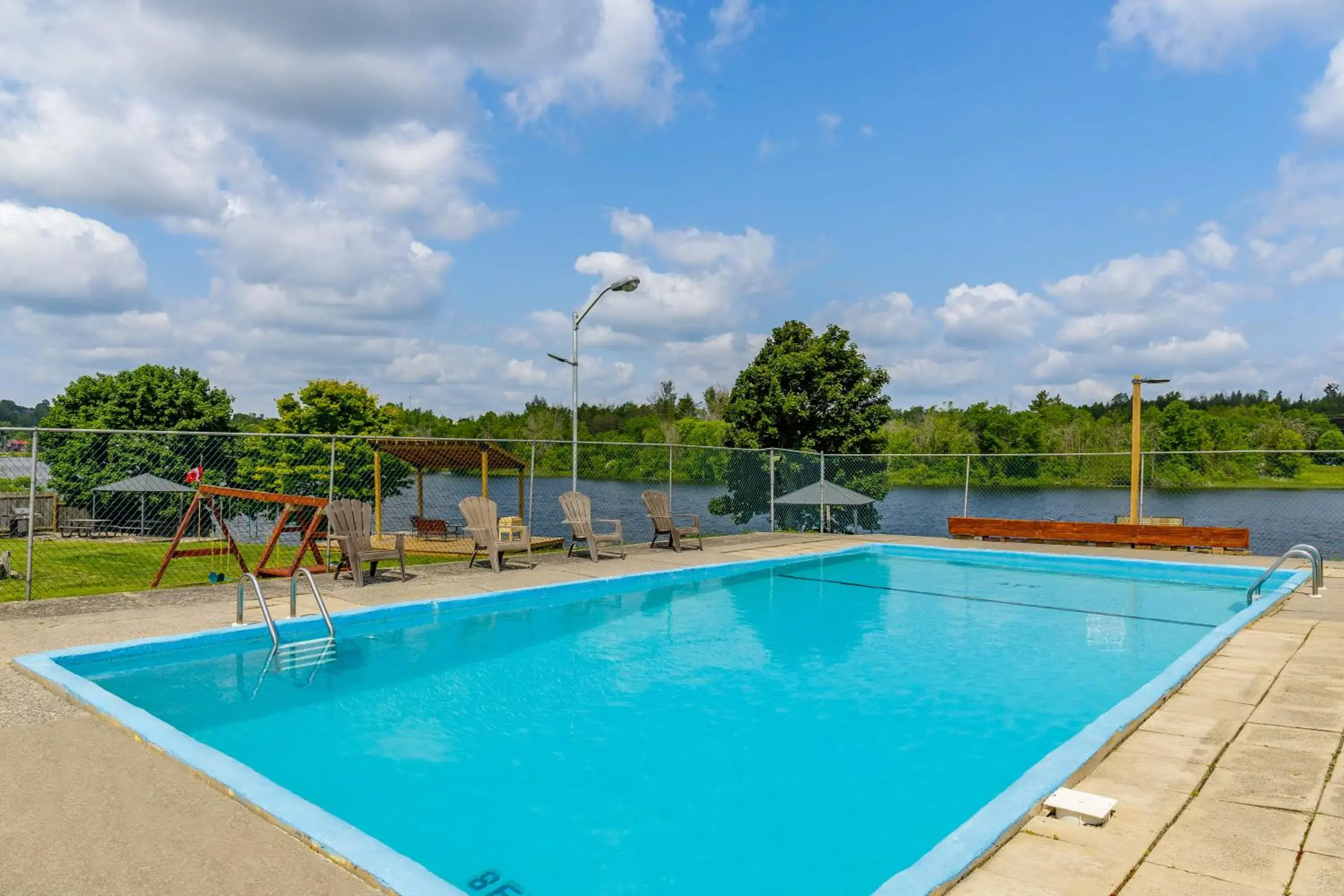 Swimming pool in Motel 6 Campbellford, ON Swimming pool in Motel 6 Campbellford, ON