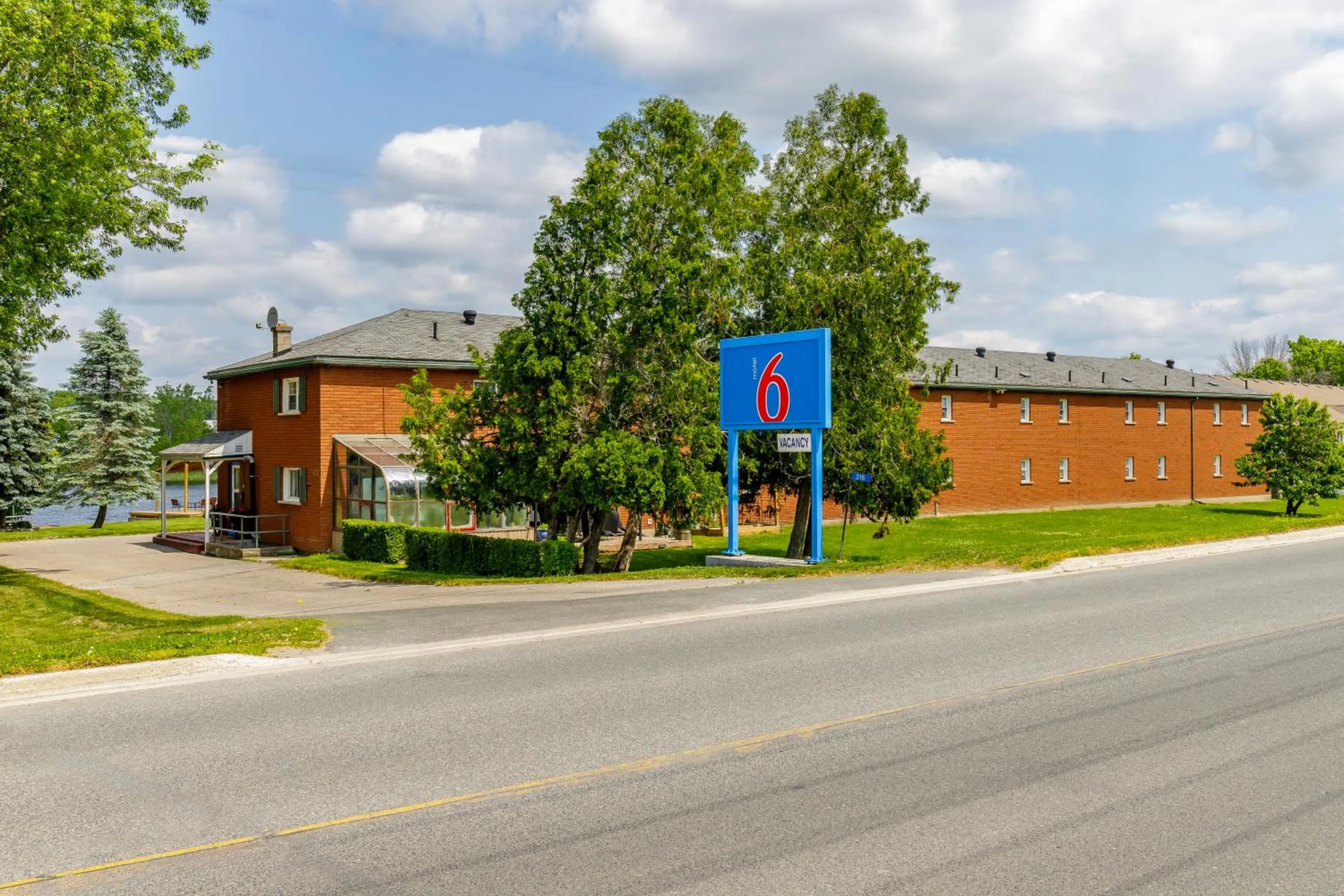 Street view in Motel 6 Campbellford, ON