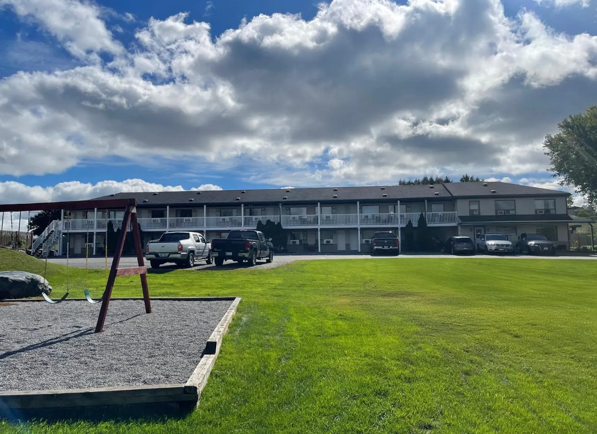 Property building in Motel 6 Campbellford, ON Property building in Motel 6 Campbellford, ON