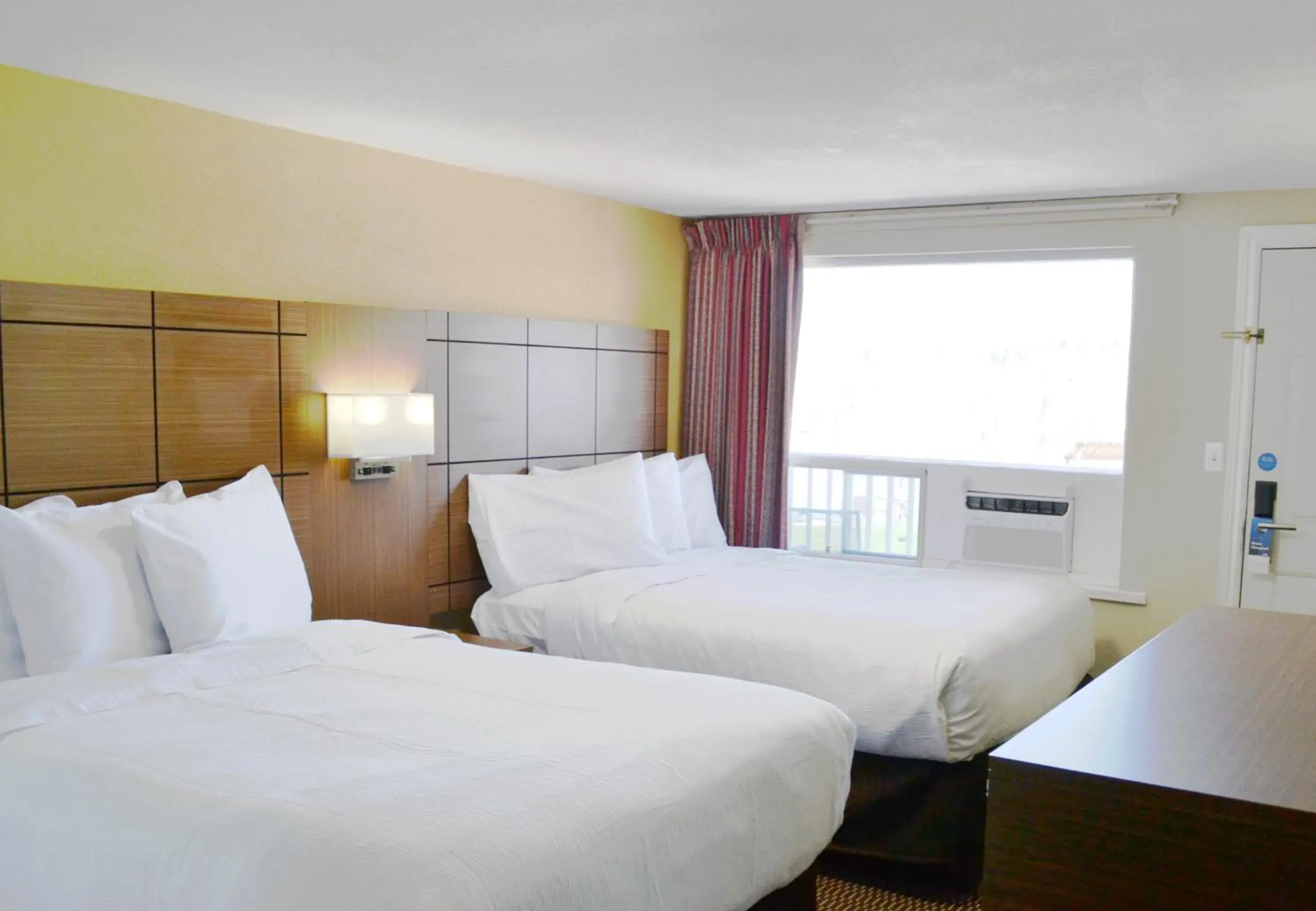 Bedroom, Bed in Motel 6 Campbellford, ON Bedroom, Bed in Motel 6 Campbellford, ON