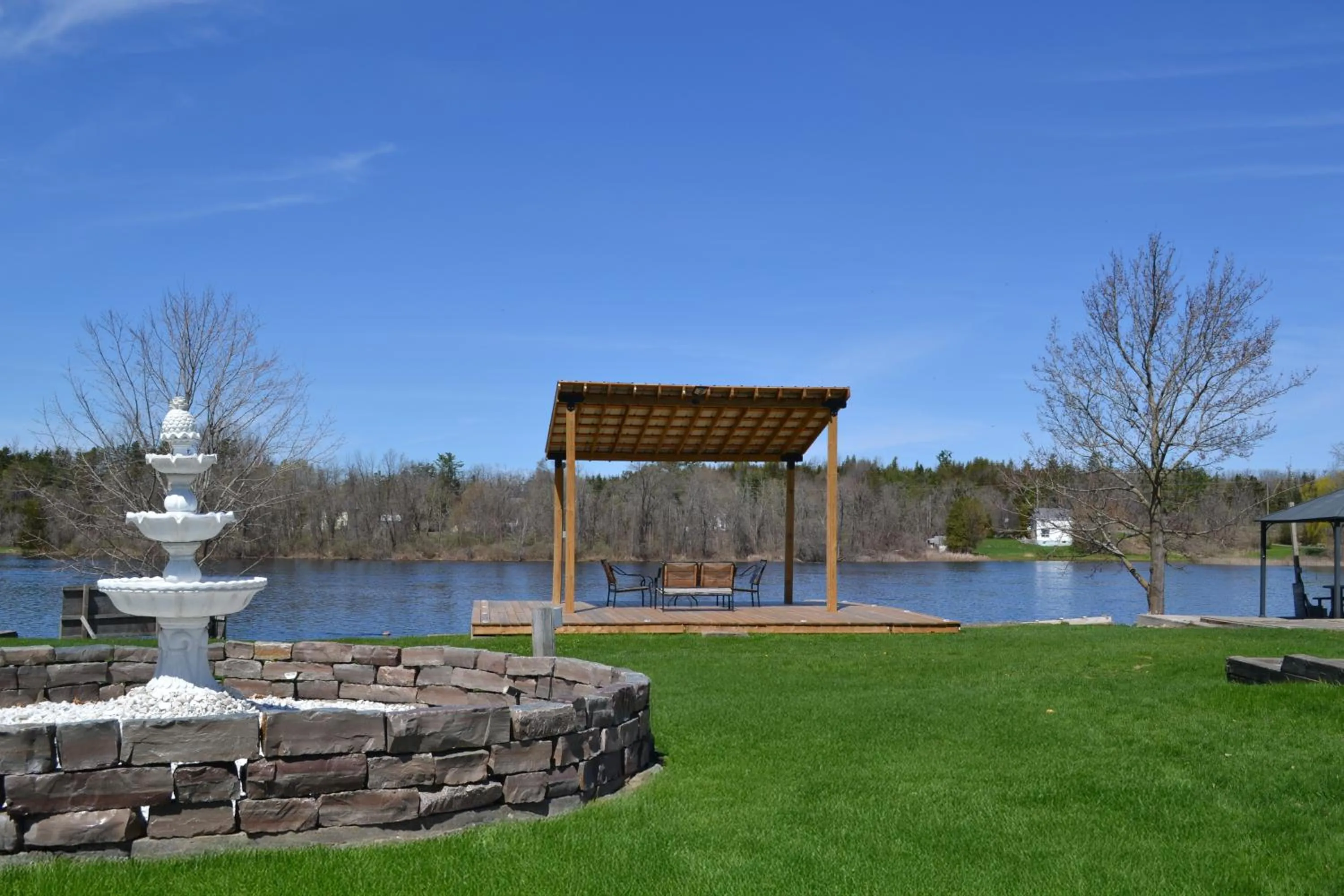 Garden view in Motel 6 Campbellford, ON