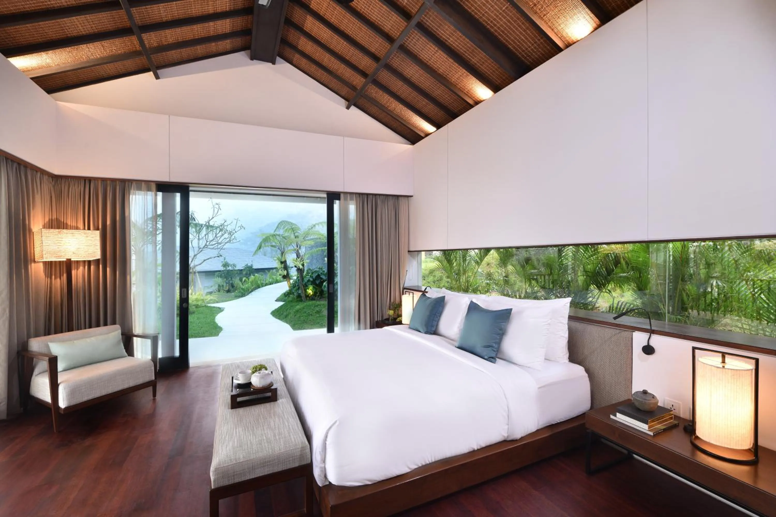 Bed in Alta Vista Mountain Villa Bali