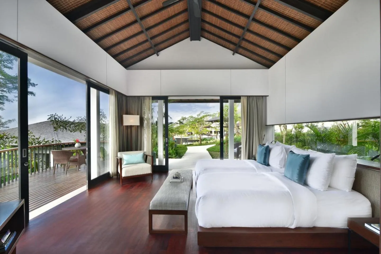 Bed in Alta Vista Mountain Villa Bali