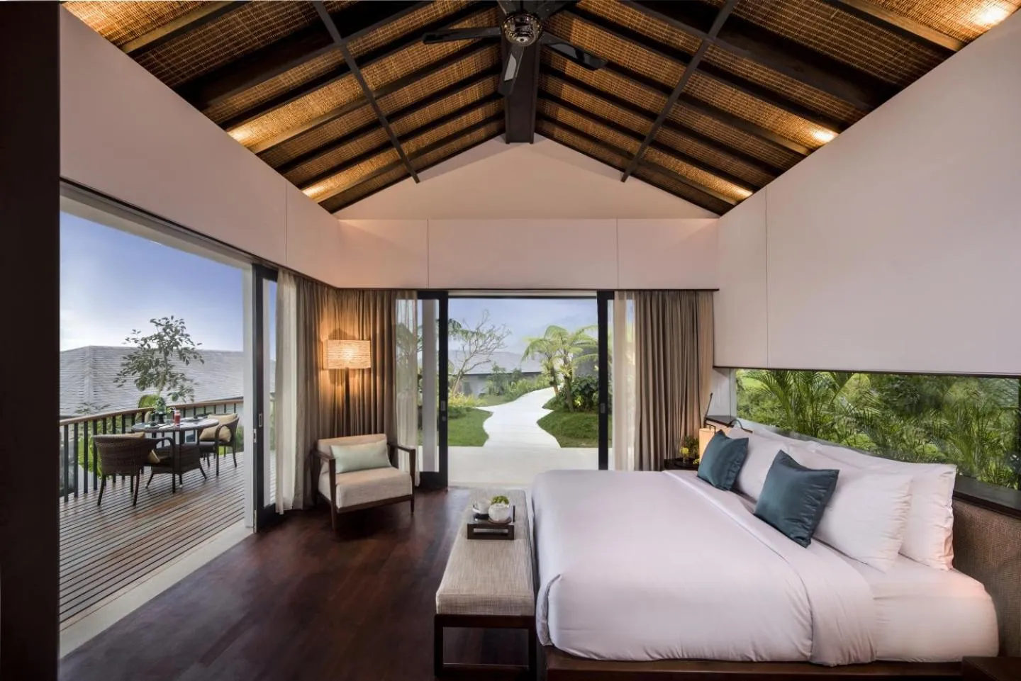 Bed in Alta Vista Mountain Villa Bali