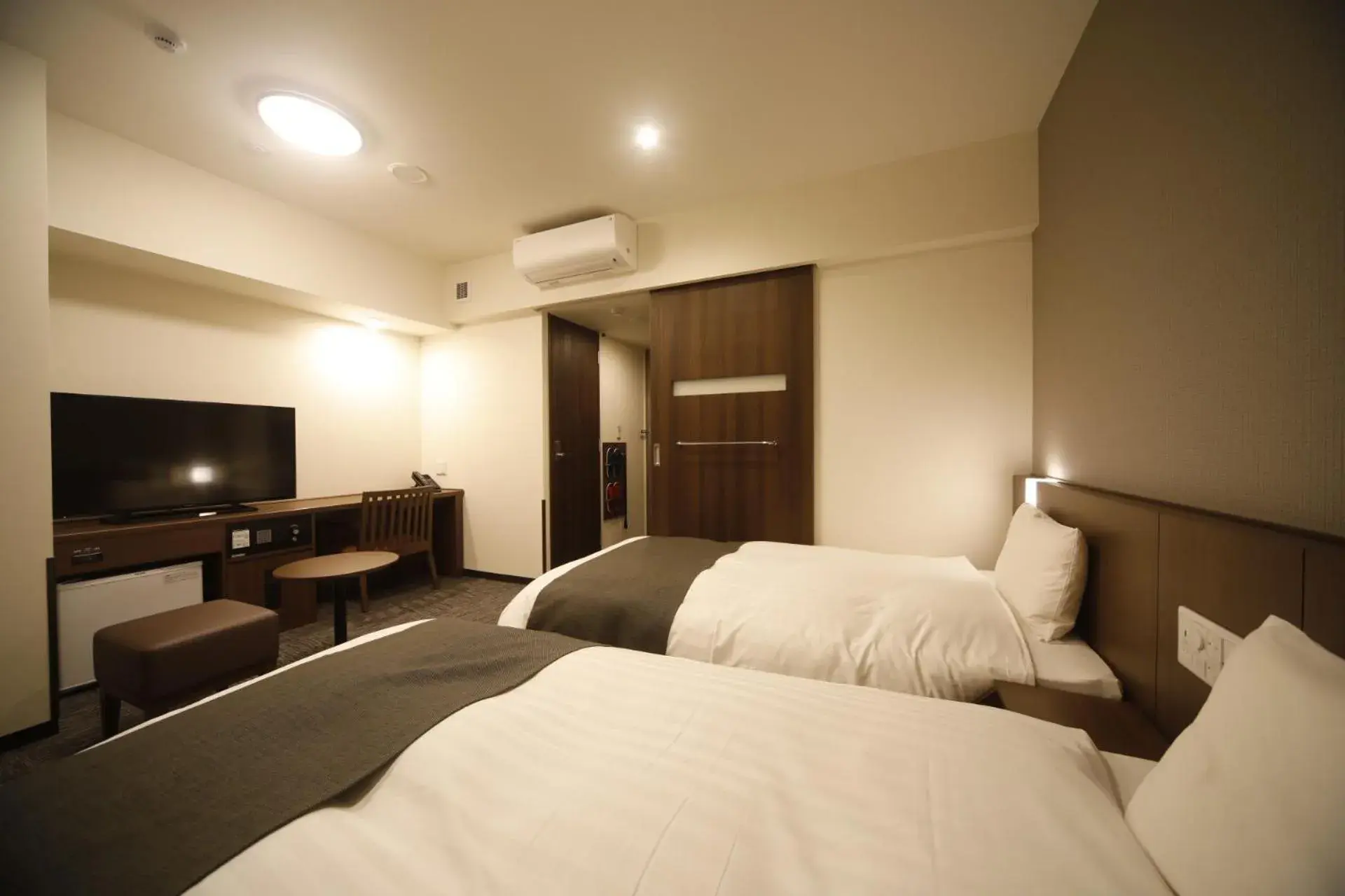 Deluxe Twin Room - Non-Smoking in Dormy Inn Oita Deluxe Twin Room - Non-Smoking in Dormy Inn Oita