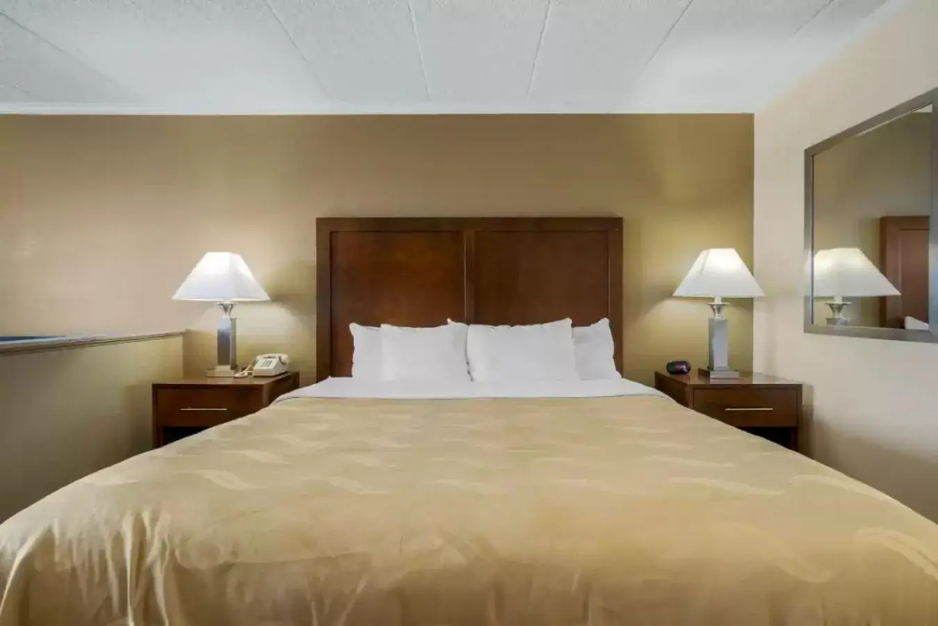 Bed in Quality Inn & Suites Oceanblock Bed in Quality Inn & Suites Oceanblock