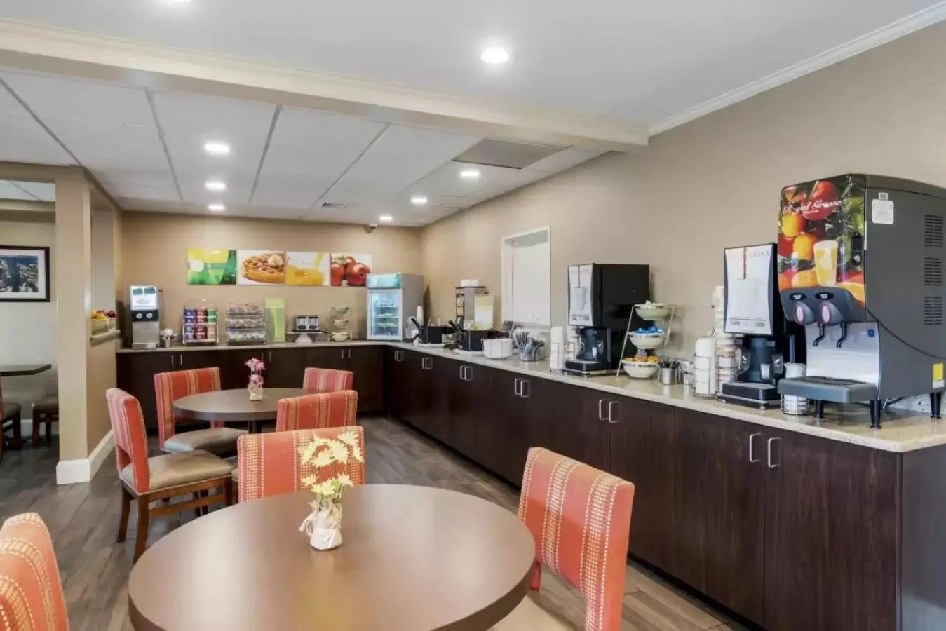 Breakfast in Quality Inn & Suites Ocean City Fenwick