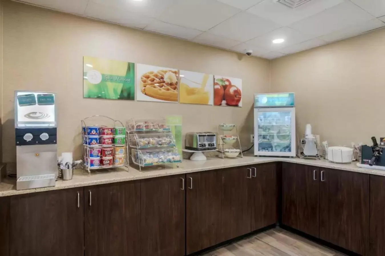 Breakfast in Quality Inn & Suites Ocean City Fenwick