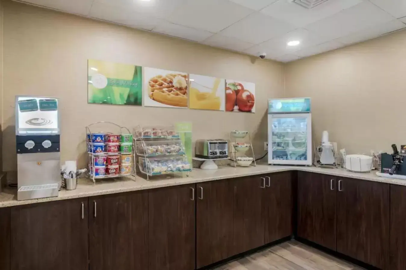 Breakfast in Quality Inn & Suites Oceanblock Breakfast in Quality Inn & Suites Oceanblock