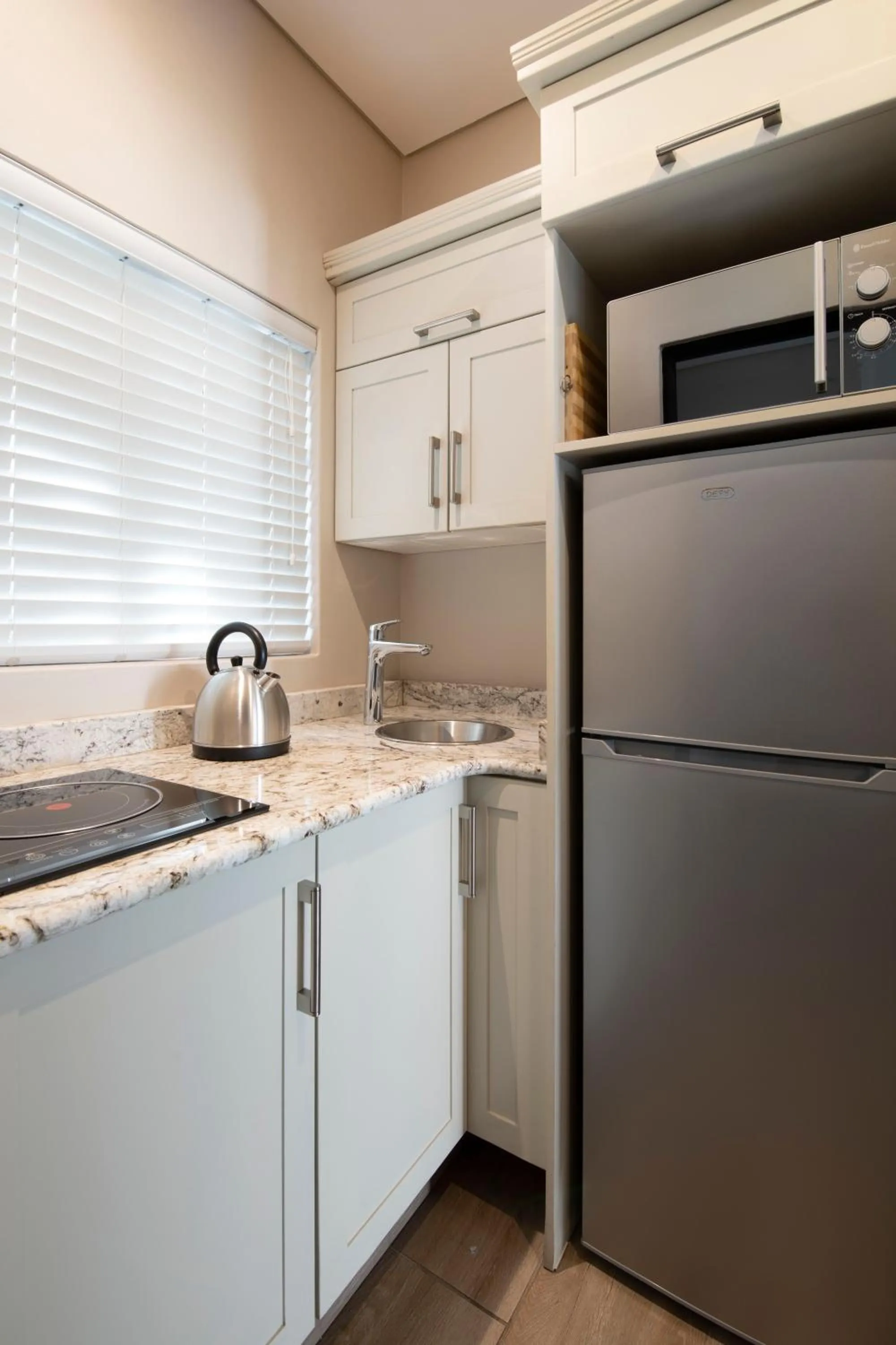 Restaurant/places to eat in Three Rivers Lodge and Villas