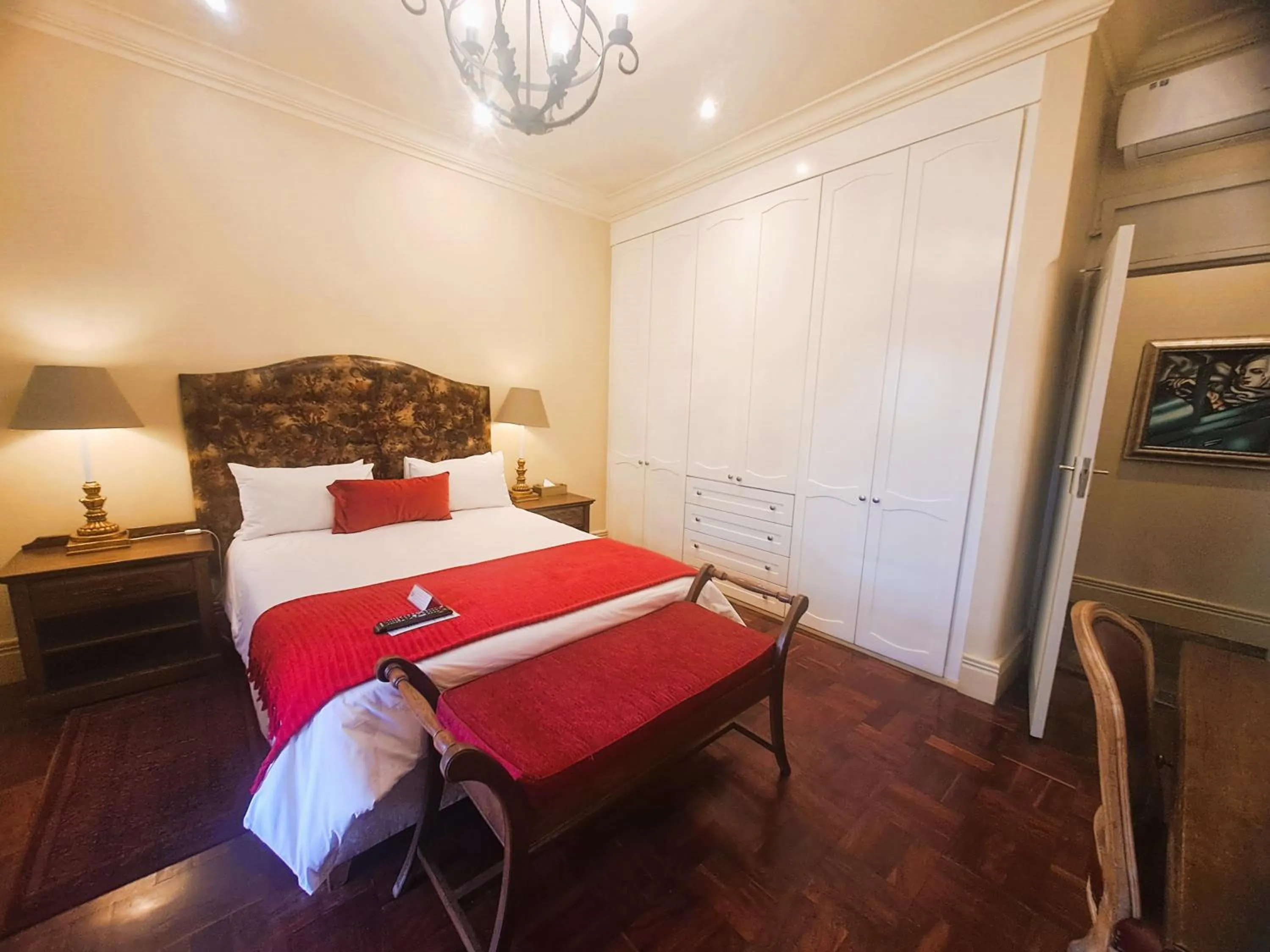 Restaurant/places to eat, Bed in Three Rivers Lodge and Villas