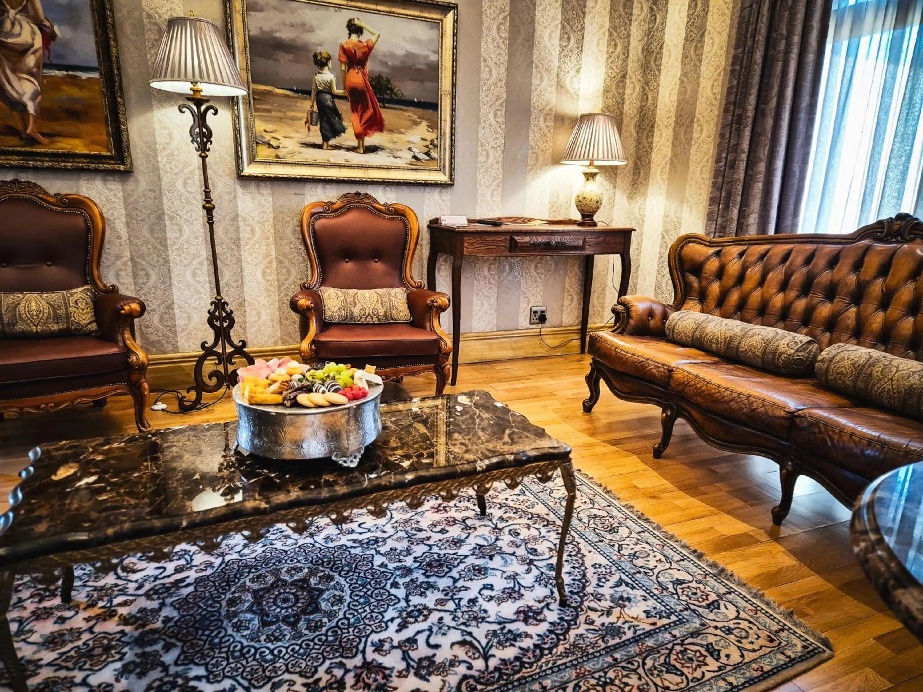 Restaurant/places to eat in Three Rivers Lodge and Villas