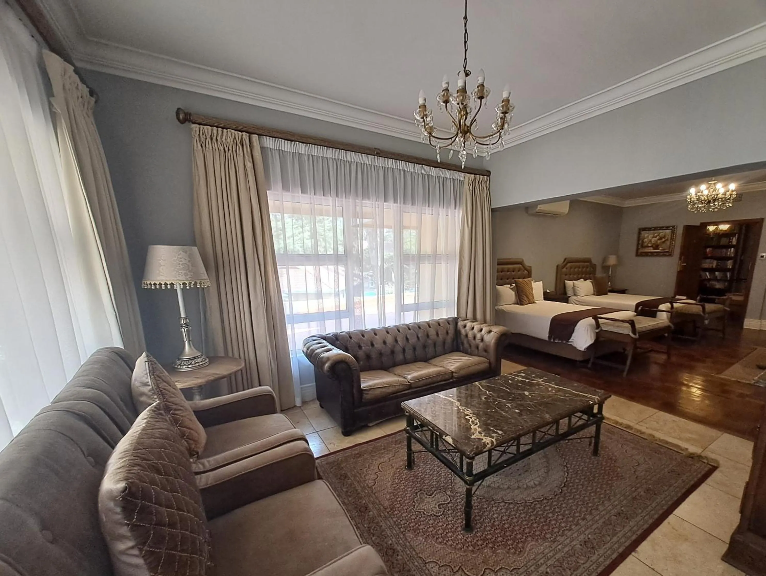 Restaurant/places to eat in Three Rivers Lodge and Villas