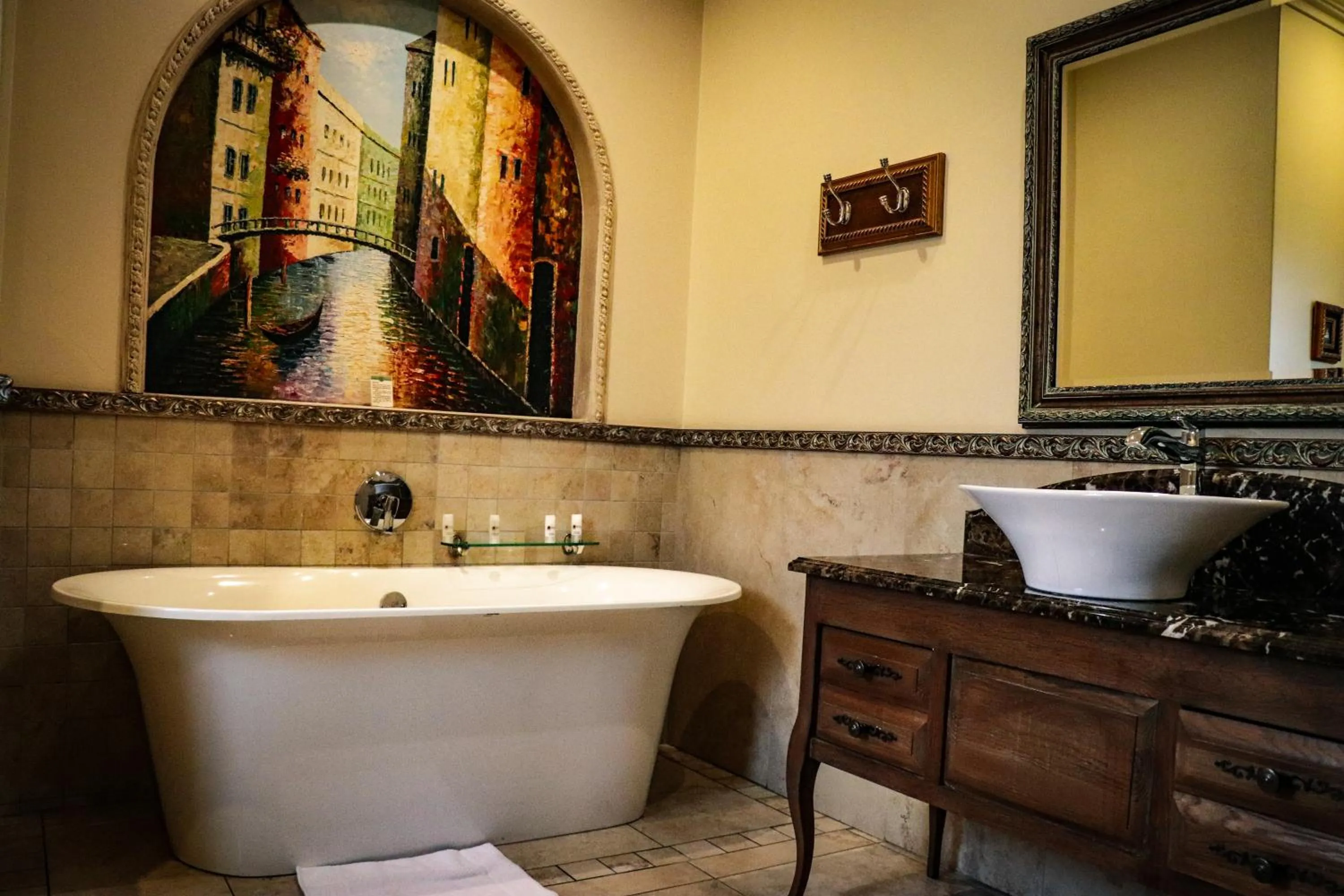 Shower in Three Rivers Lodge and Villas