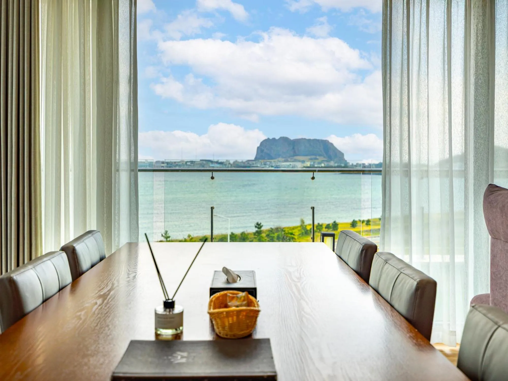 Seating area in Jeju Attirance Hotel & poolvilla