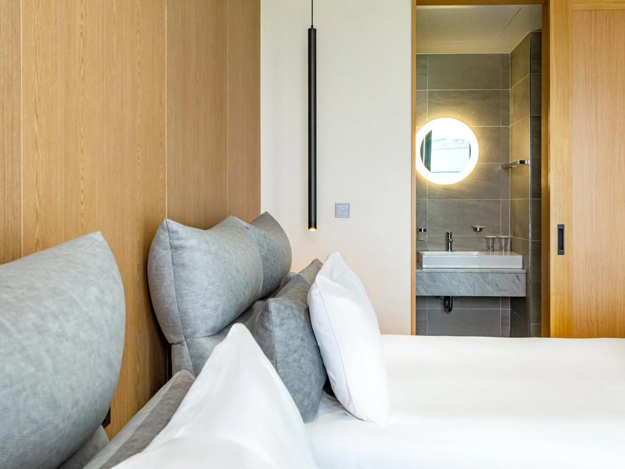 Bathroom, Bed in Jeju Attirance Hotel & poolvilla