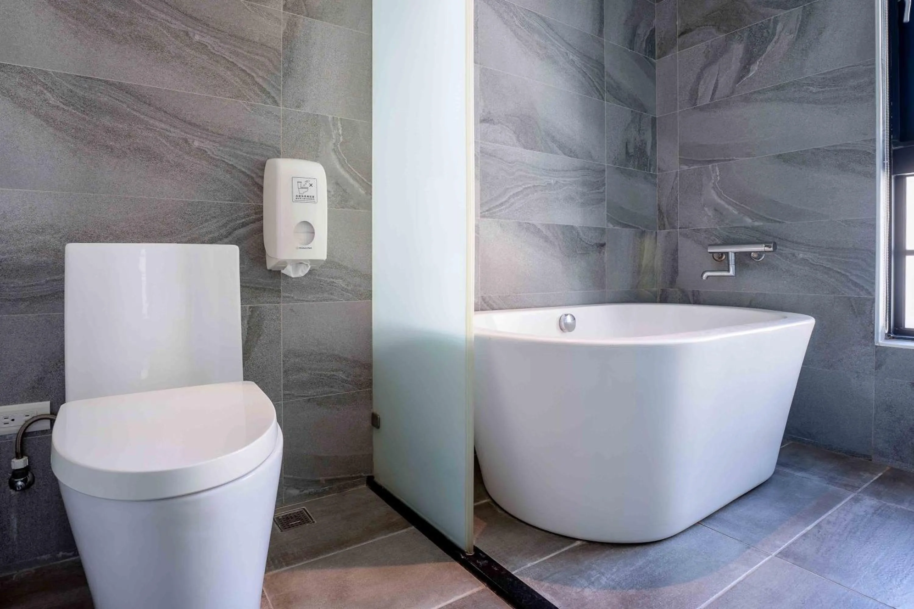 Toilet in CHECK inn Taichung Ziyou