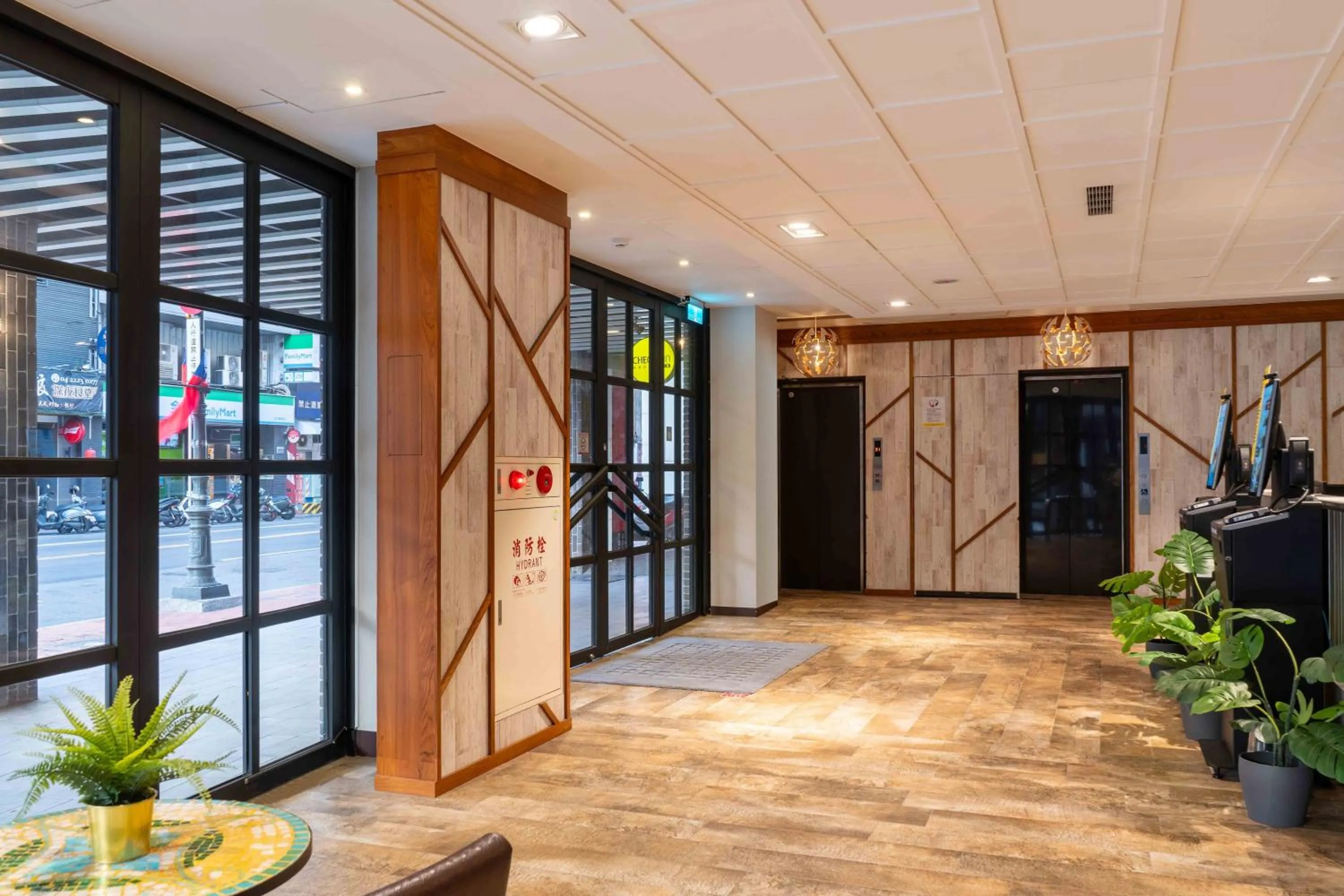 Lobby or reception in CHECK inn Taichung Ziyou