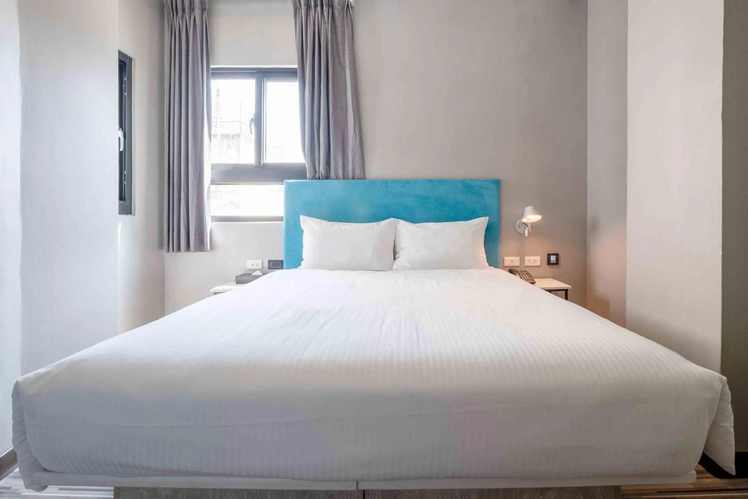 Bed in CHECK inn Taichung Ziyou