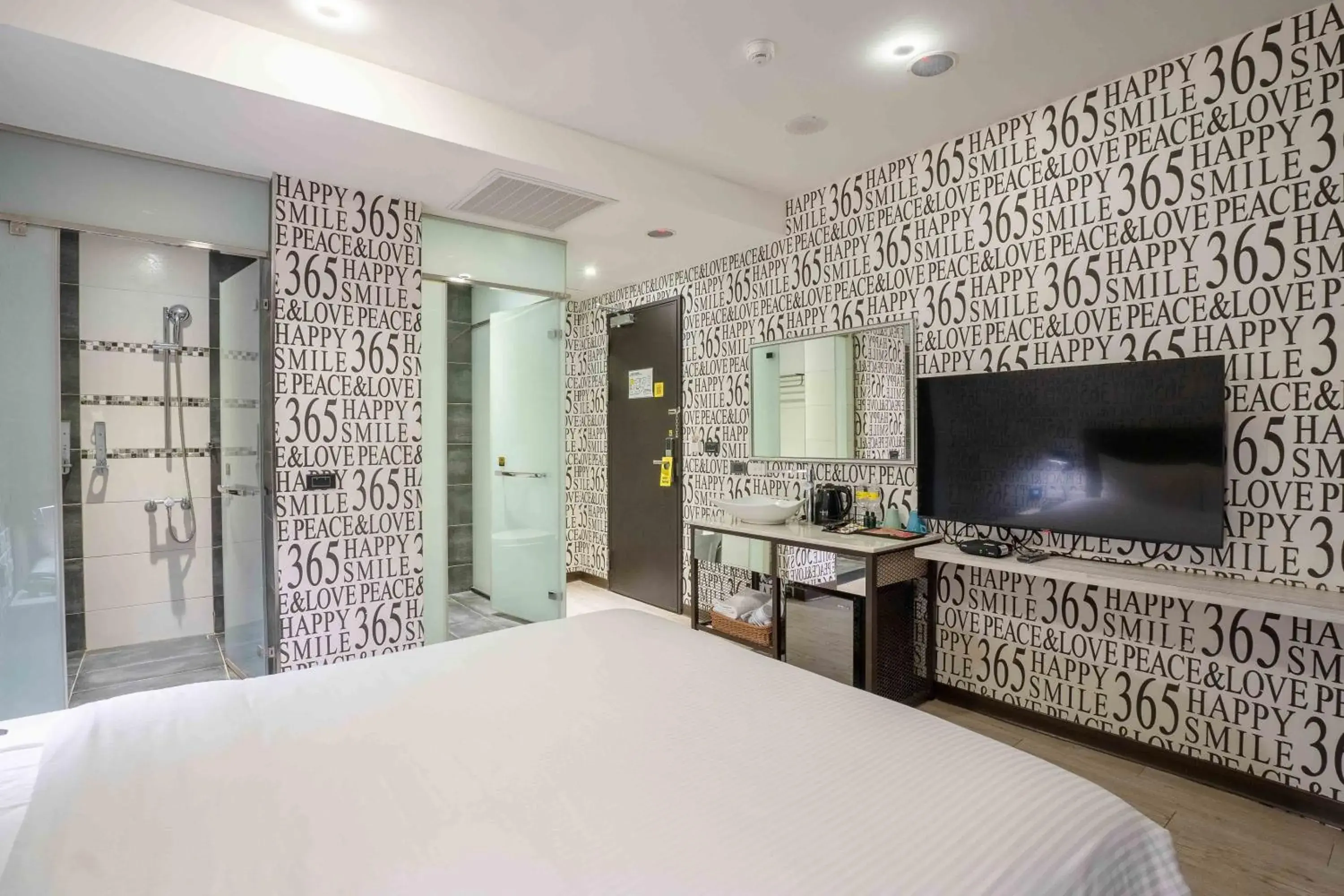 Standard Double Room - No Window in CHECK inn Taichung Ziyou Standard Double Room - No Window in CHECK inn Taichung Ziyou