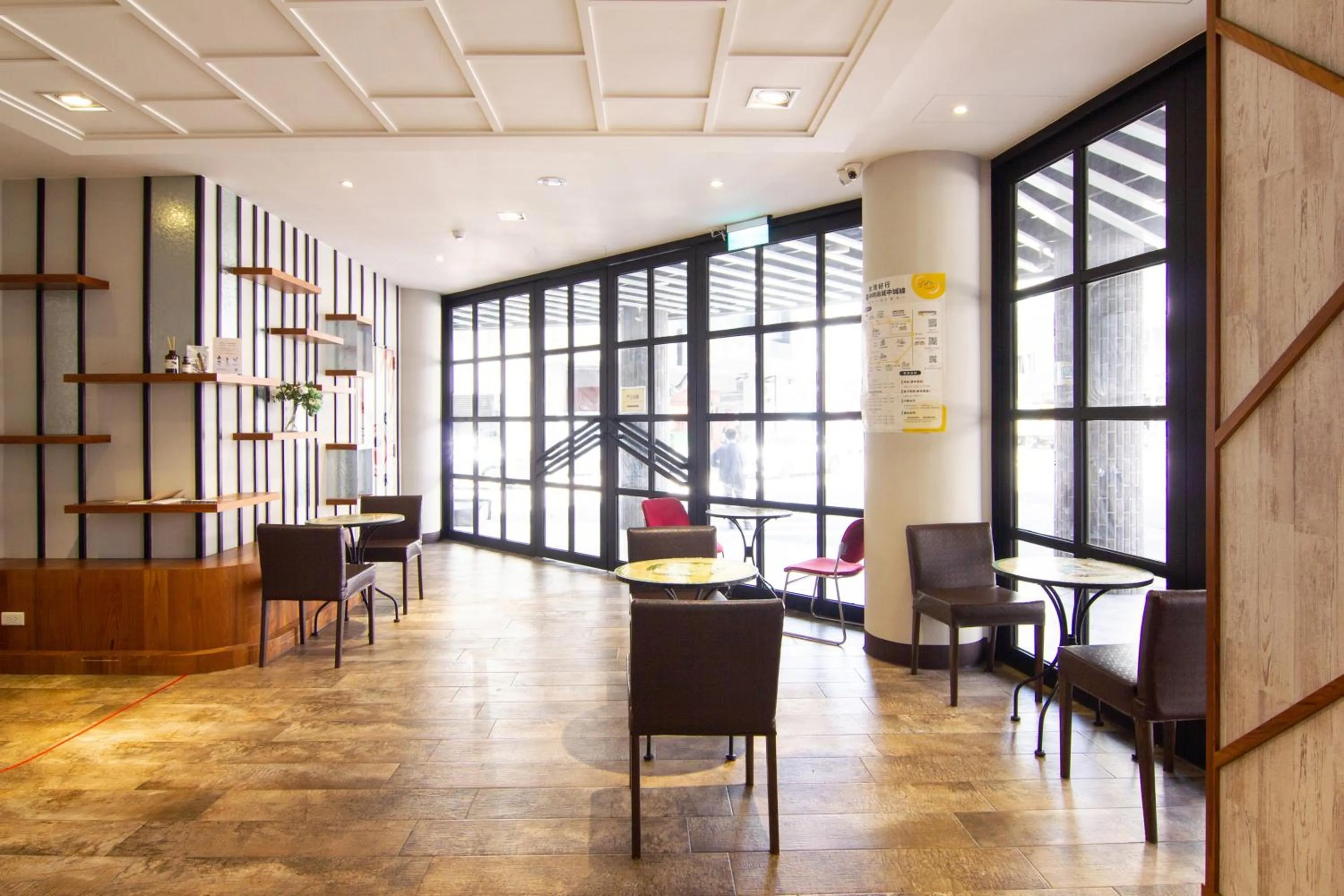 Lobby or reception in CHECK inn Taichung Ziyou